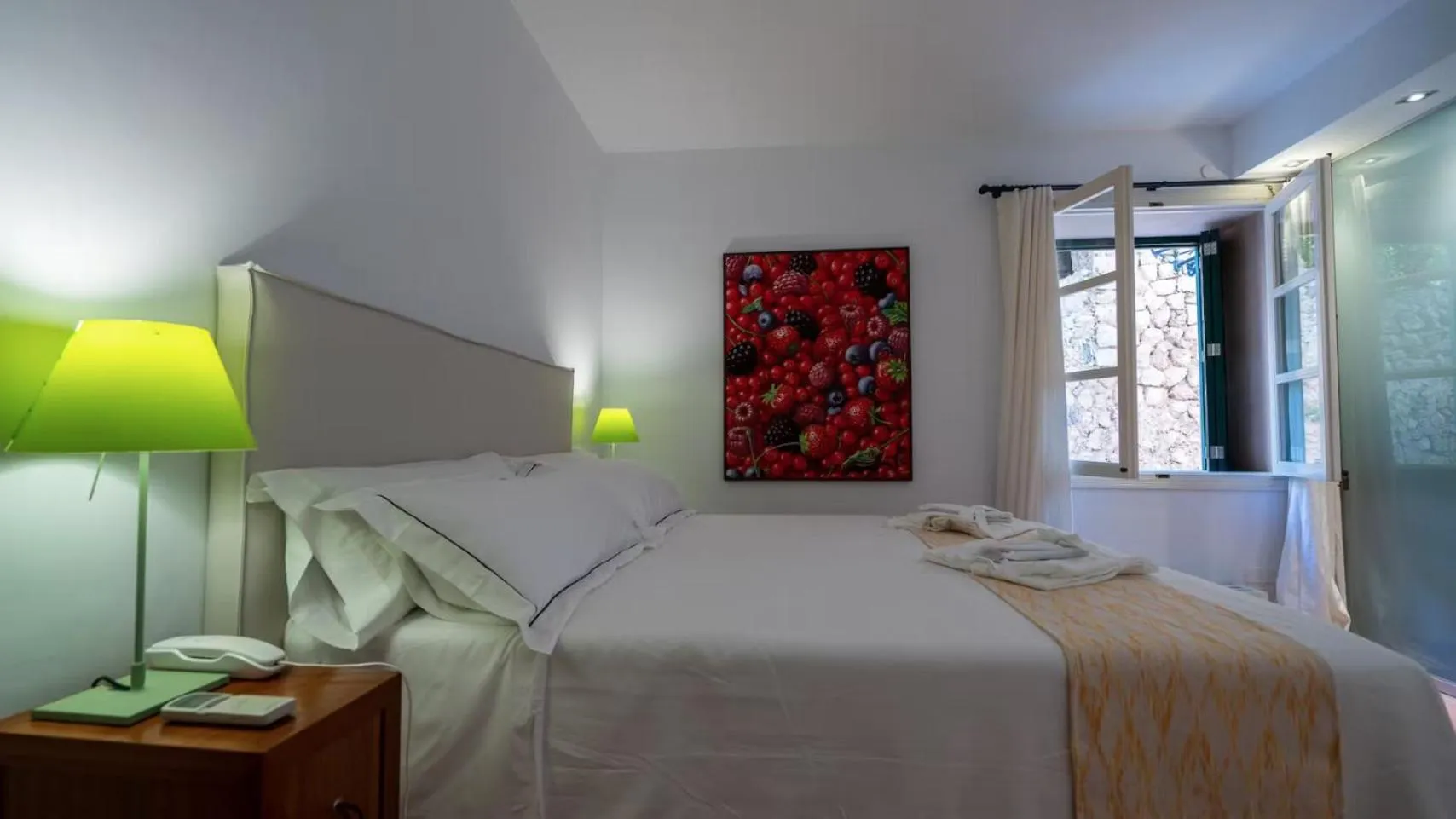 Photo of the whole room, Bed in Hotel Can Verdera