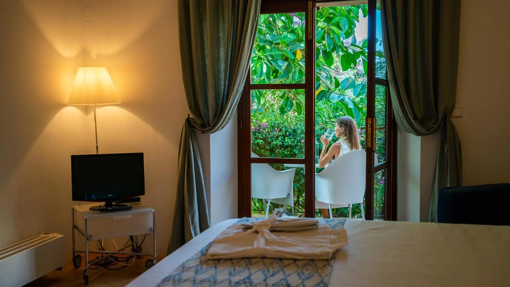 Balcony/Terrace, Bed in Hotel Can Verdera