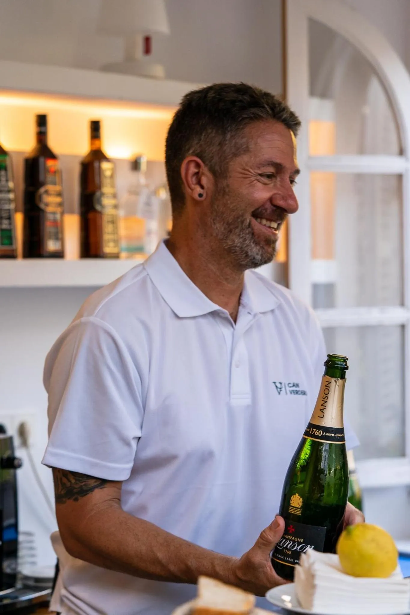 People in Hotel Can Verdera