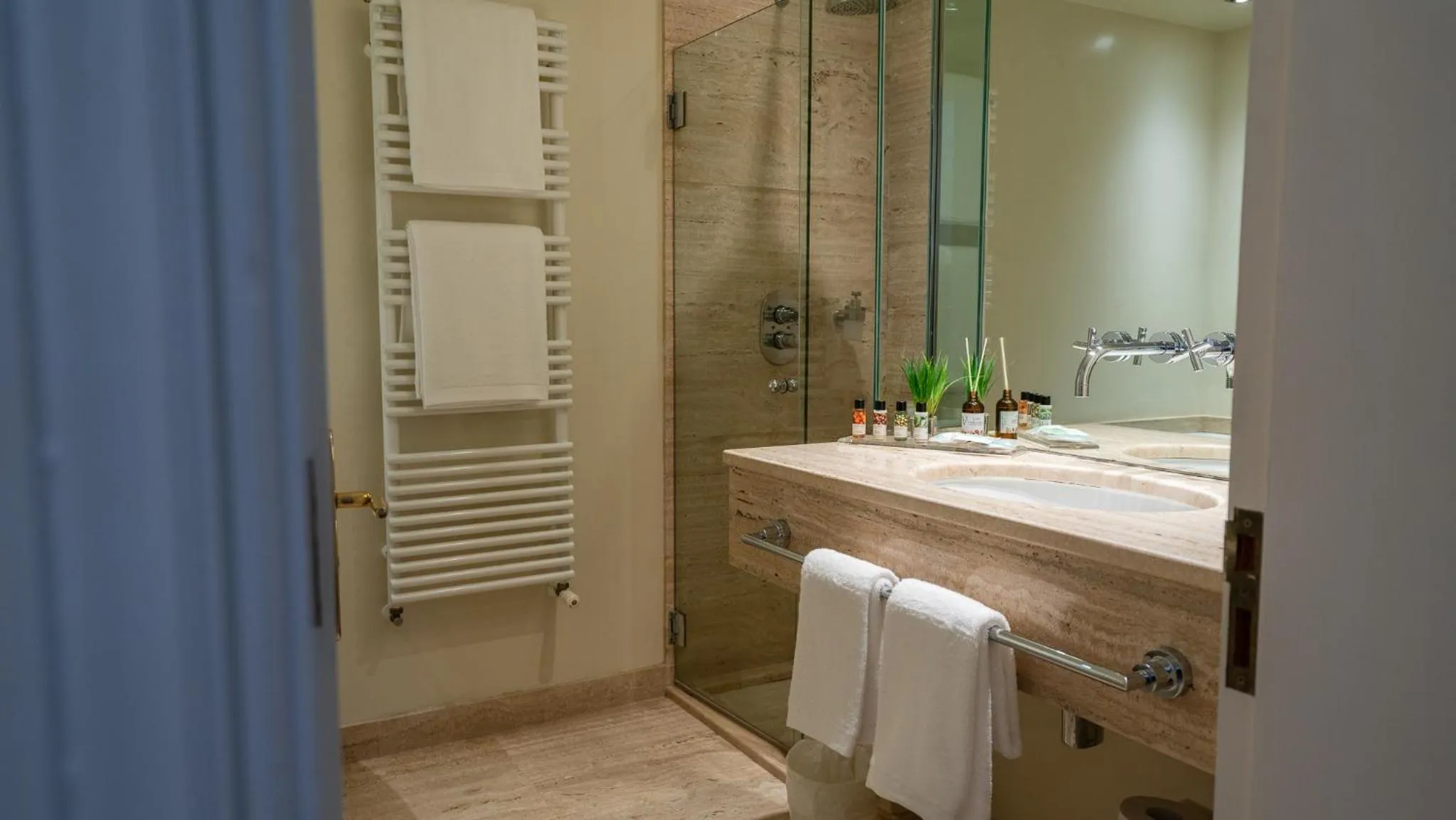 Bathroom in Hotel Can Verdera