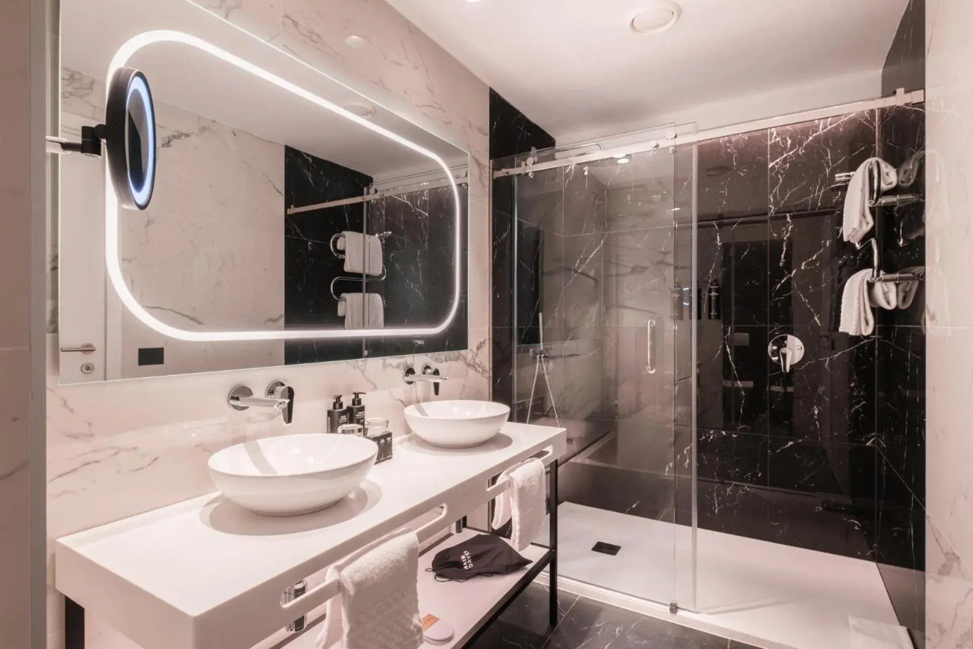 Shower in Savhotel Mantegna Padova Shower in Savhotel Mantegna Padova