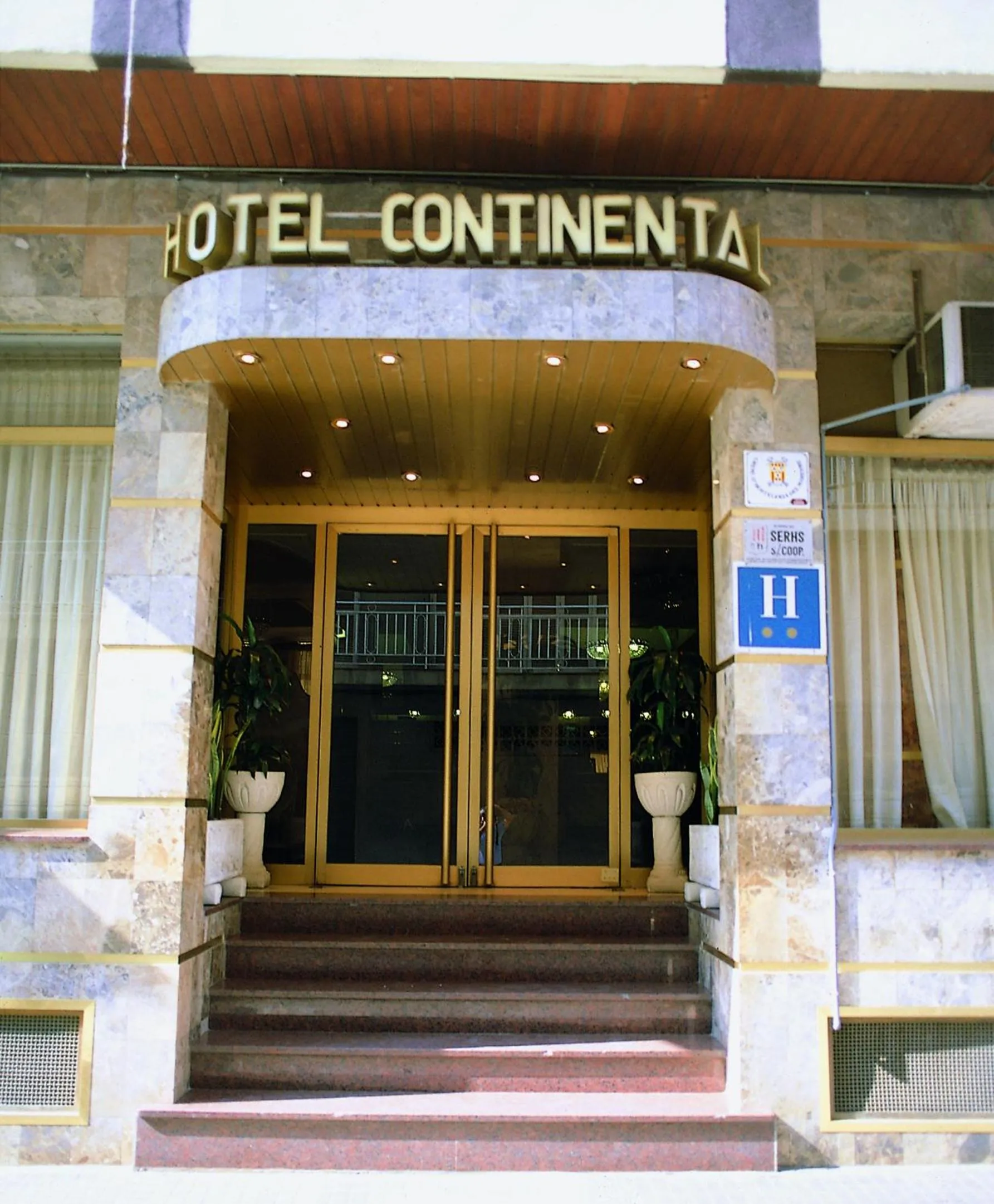 Facade/entrance in HOTEL CONTINENTAL