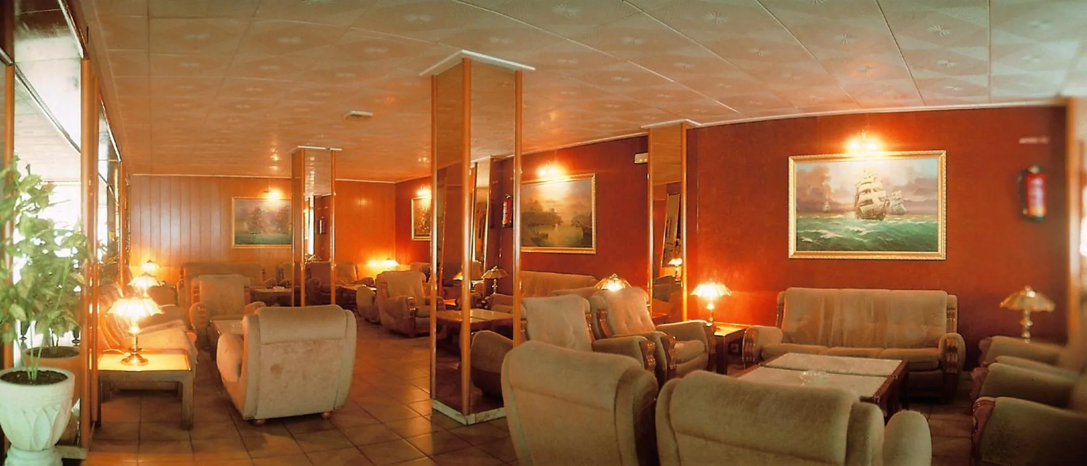 Living room in HOTEL CONTINENTAL