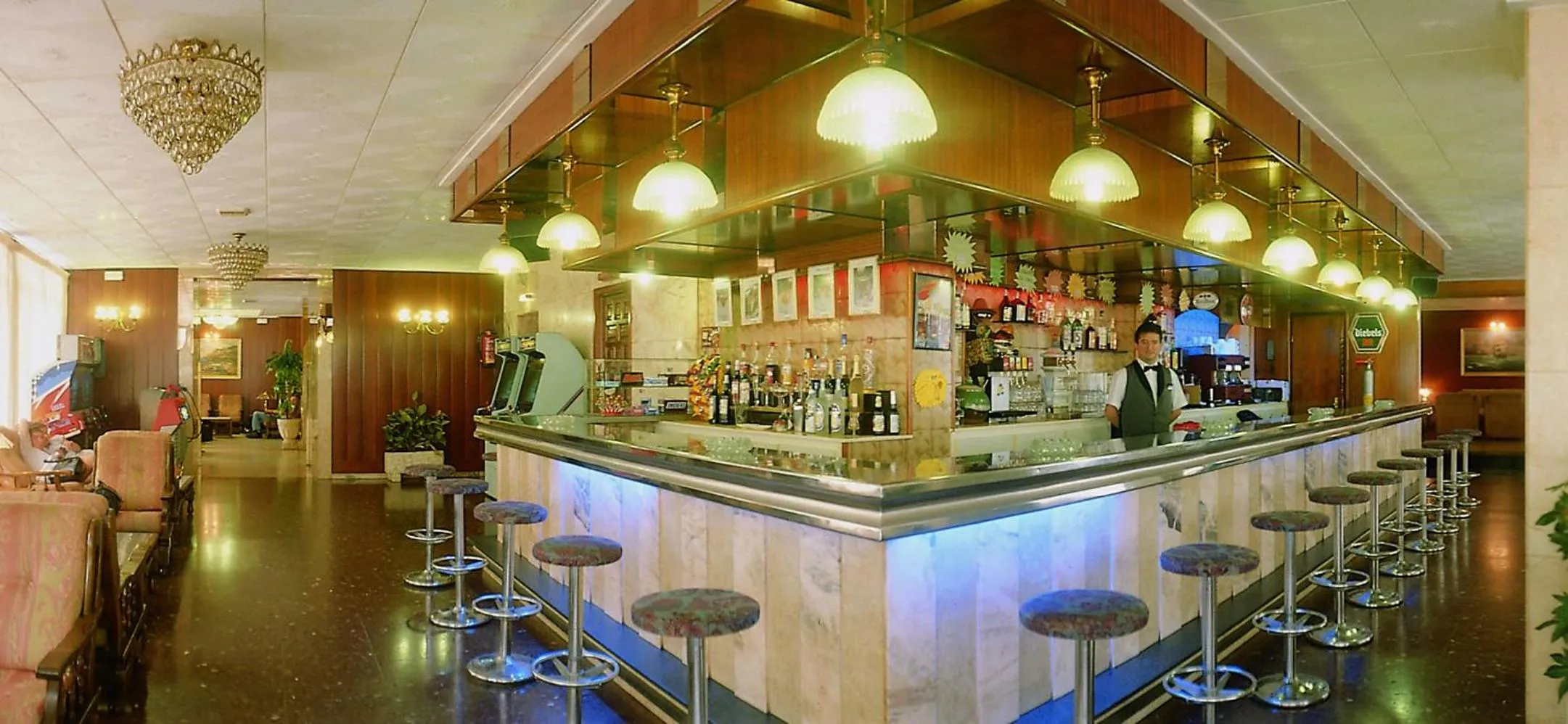 Lounge or bar in HOTEL CONTINENTAL