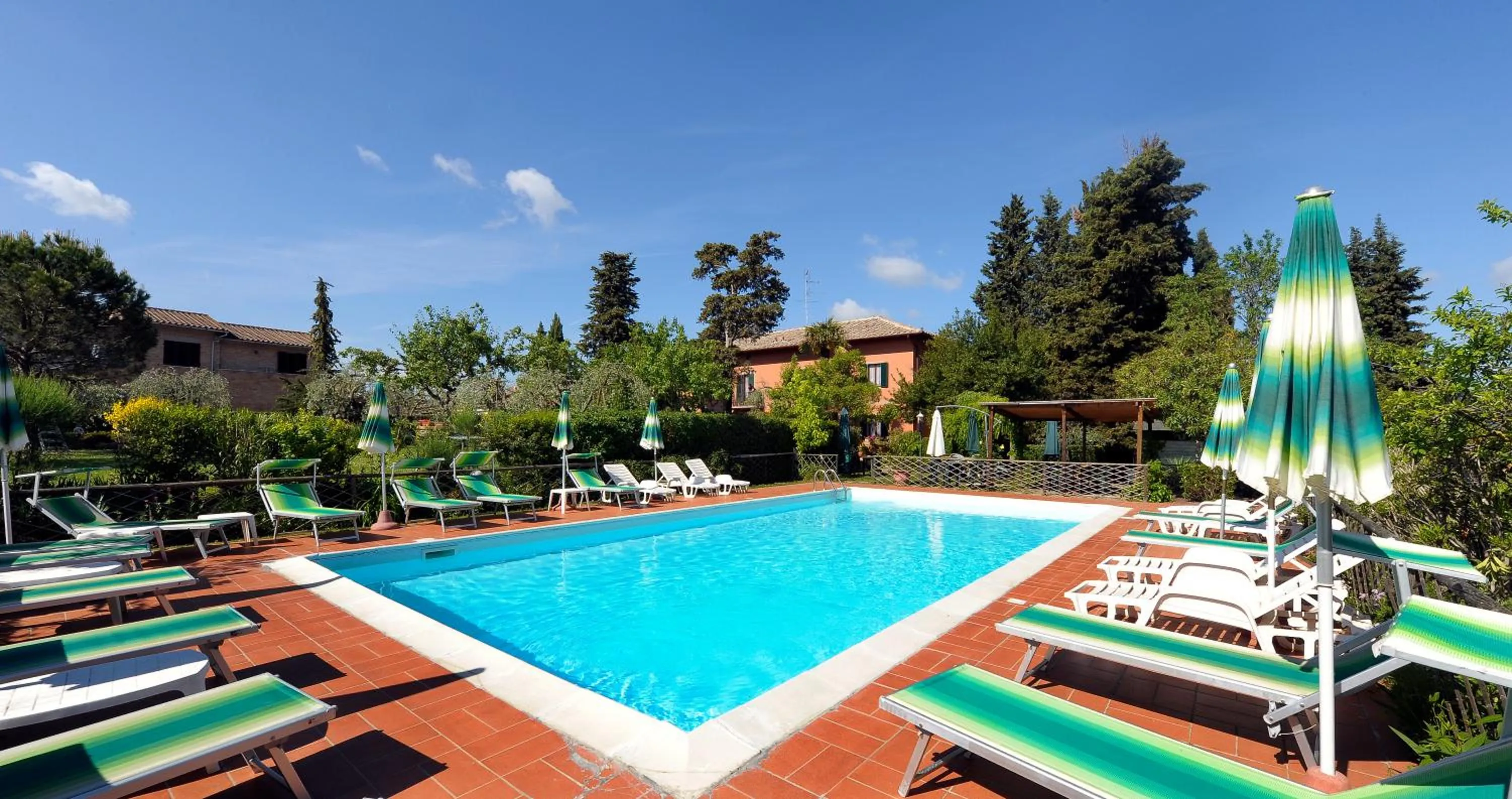 Swimming pool in Hotel Villa Belvedere