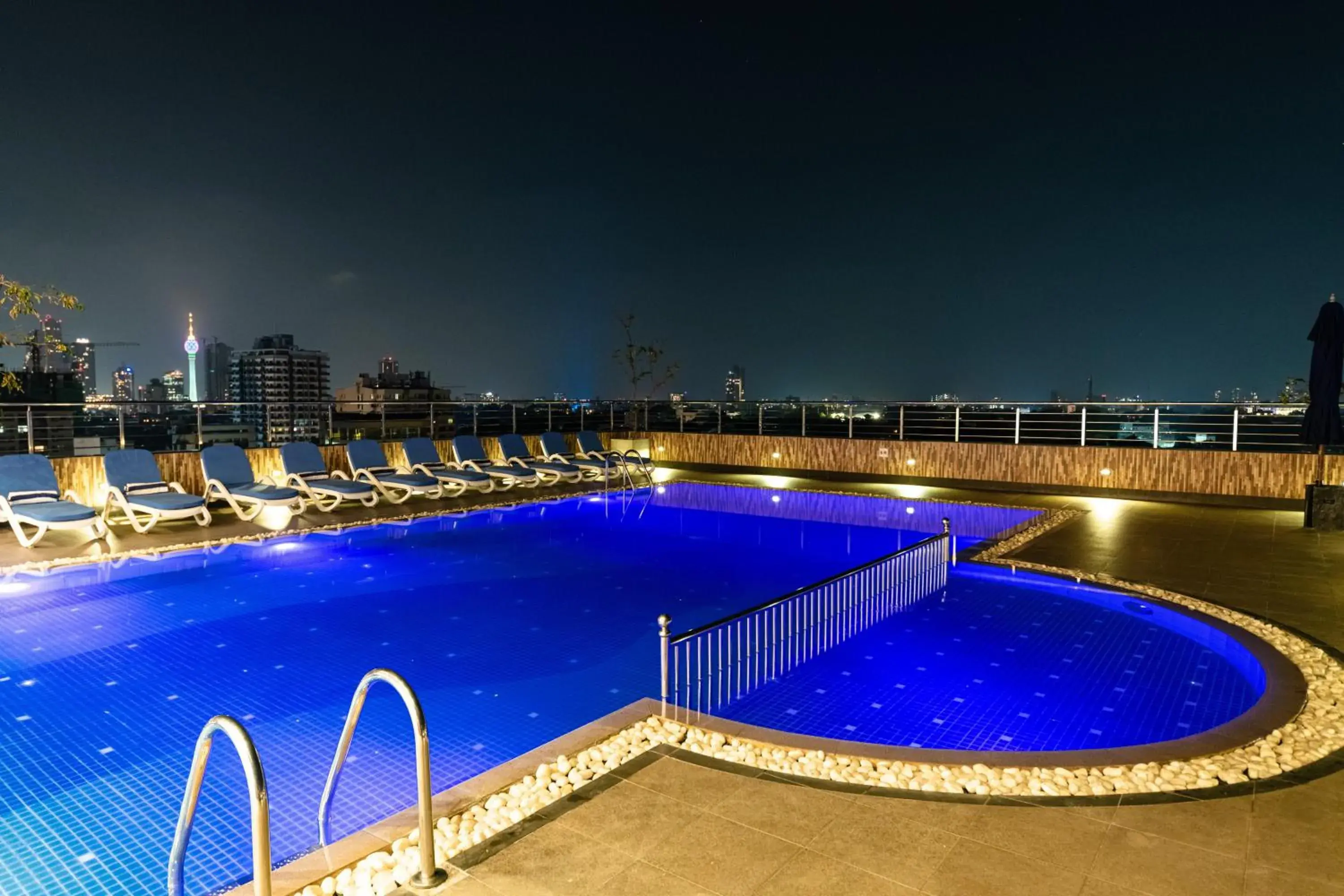 Swimming pool in Pearl Grand By Rathna Swimming pool in Pearl Grand By Rathna