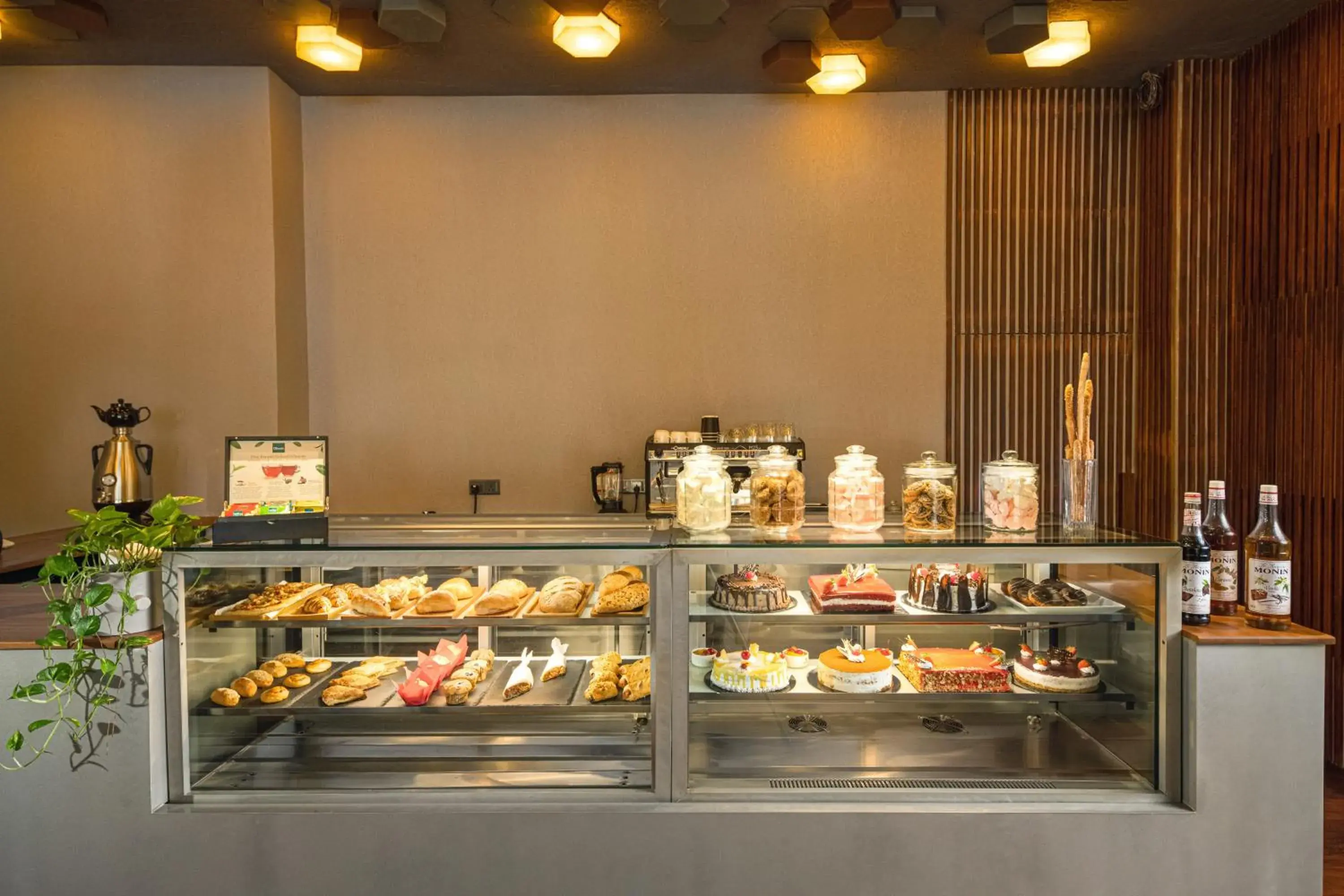 Restaurant/places to eat in Pearl Grand By Rathna Restaurant/places to eat in Pearl Grand By Rathna