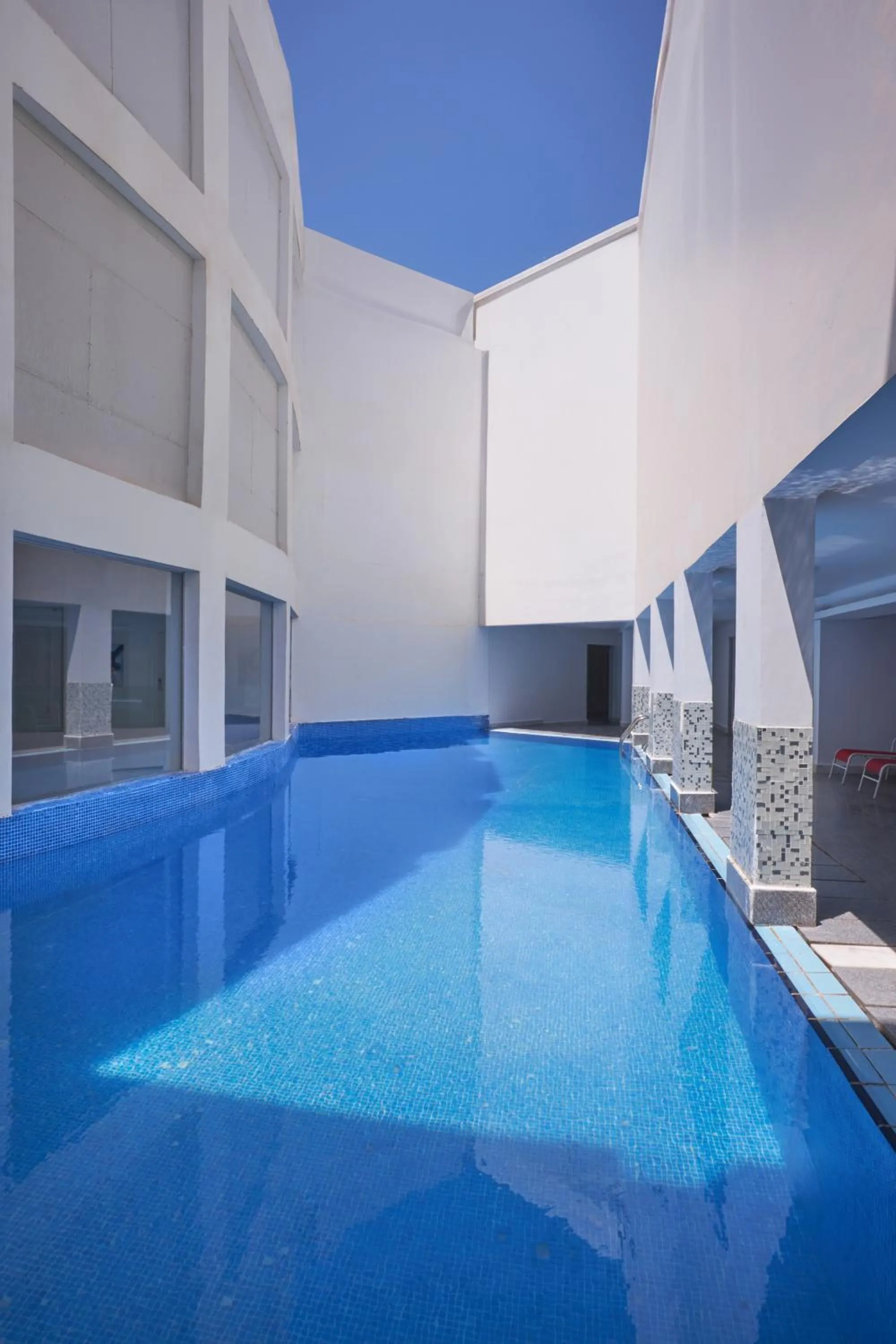 Golden Palace Marina Hotel