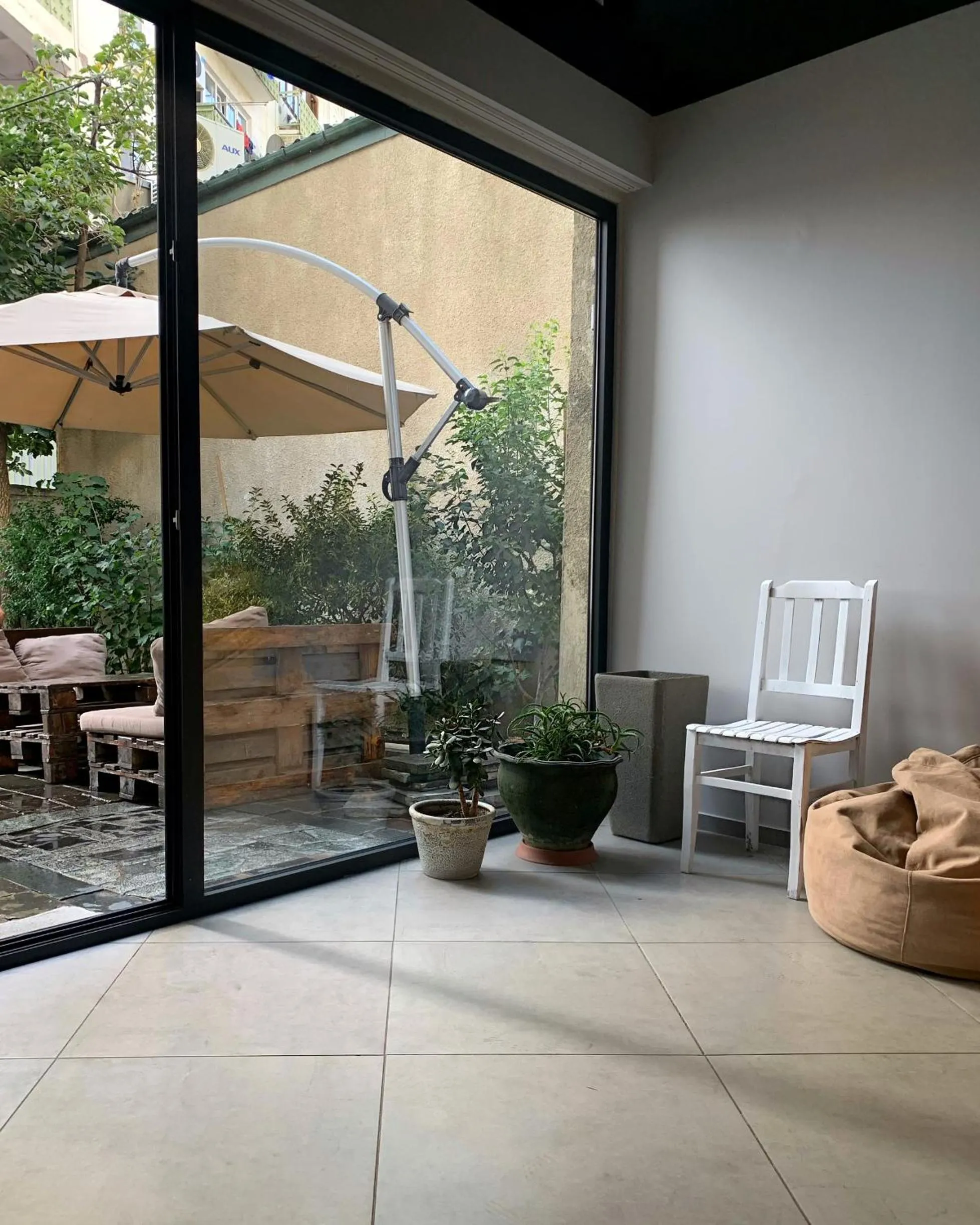 Garden in Hotel White House