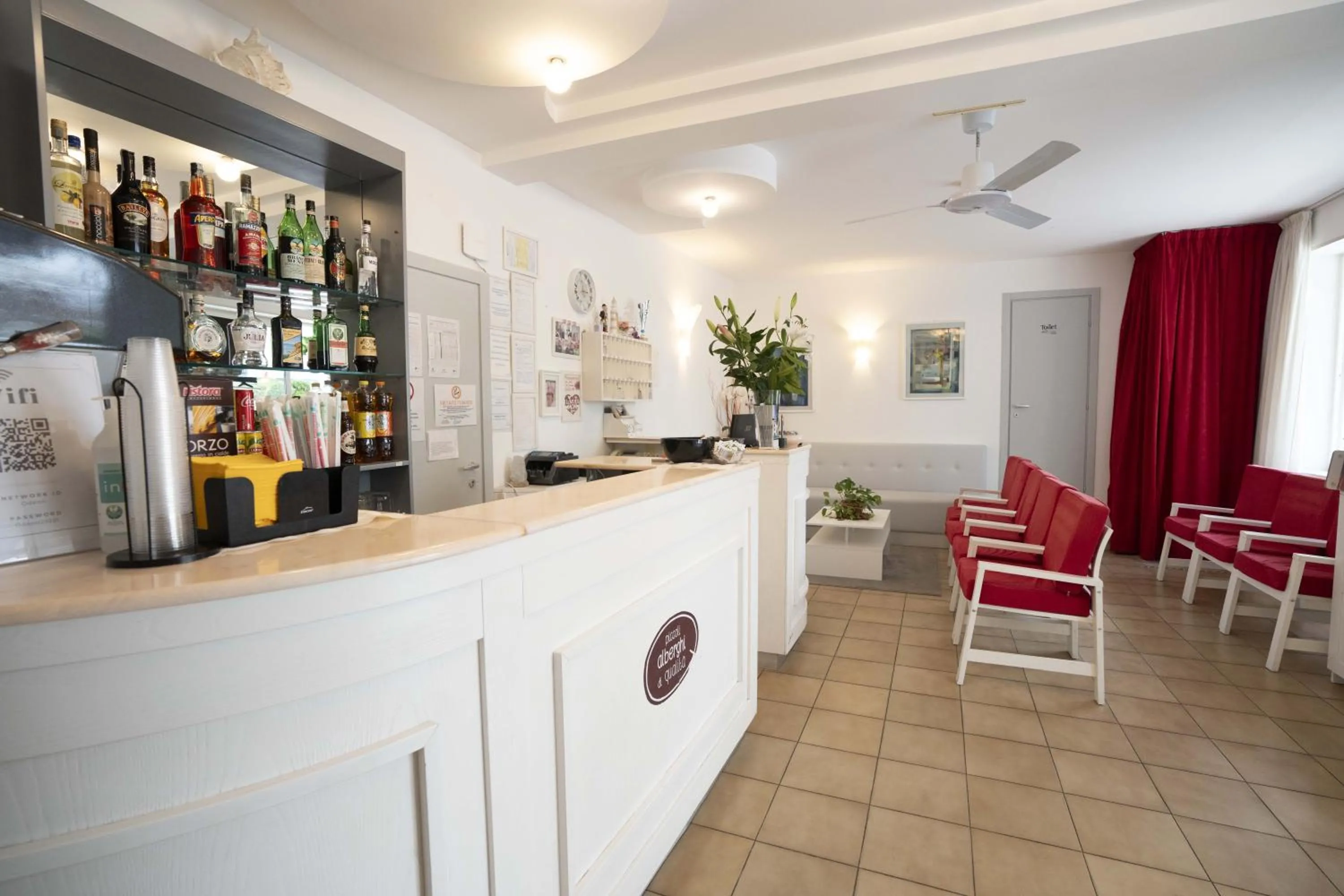Restaurant/places to eat in Hotel Odeon