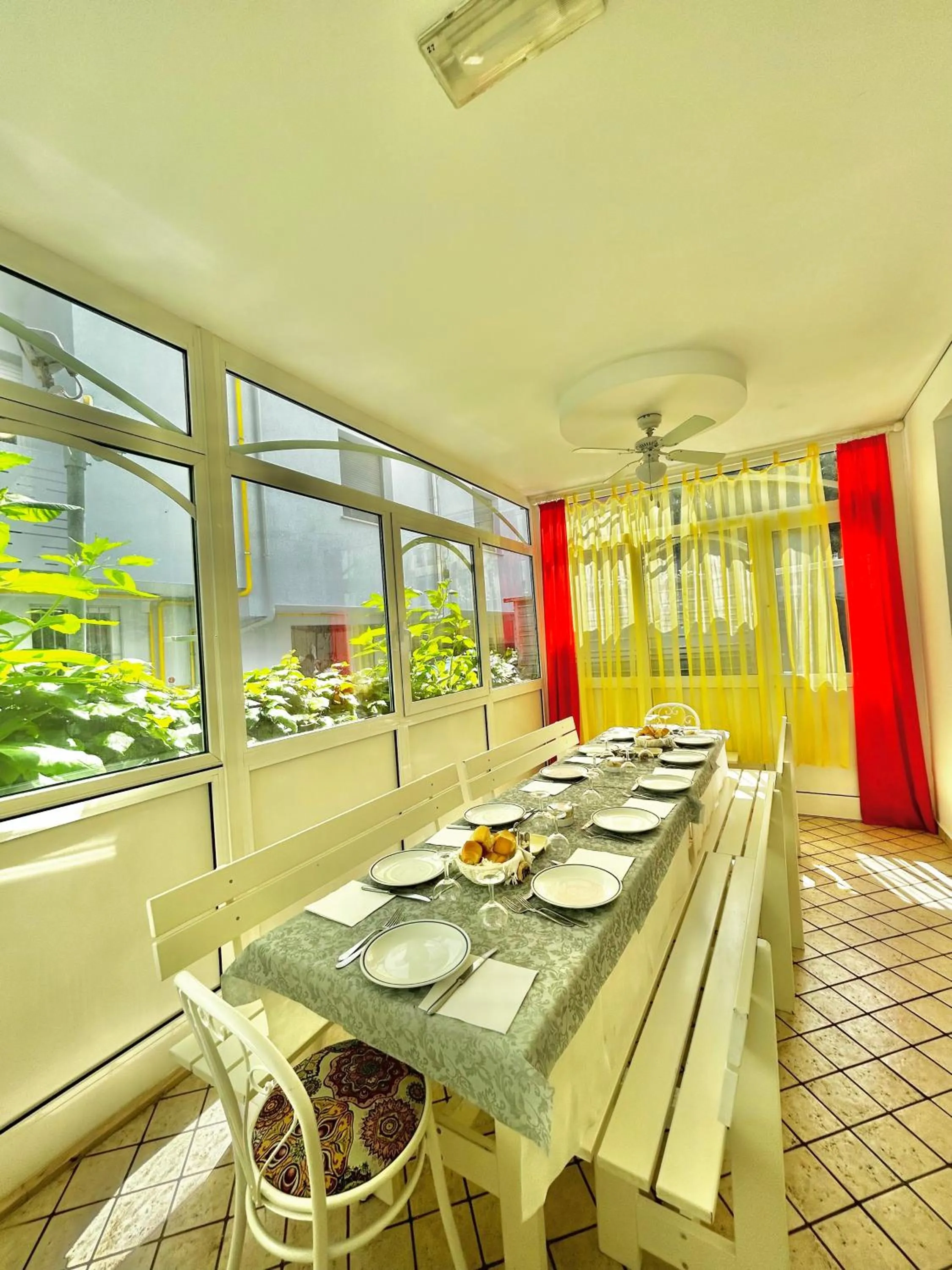 Dining area in Hotel Odeon