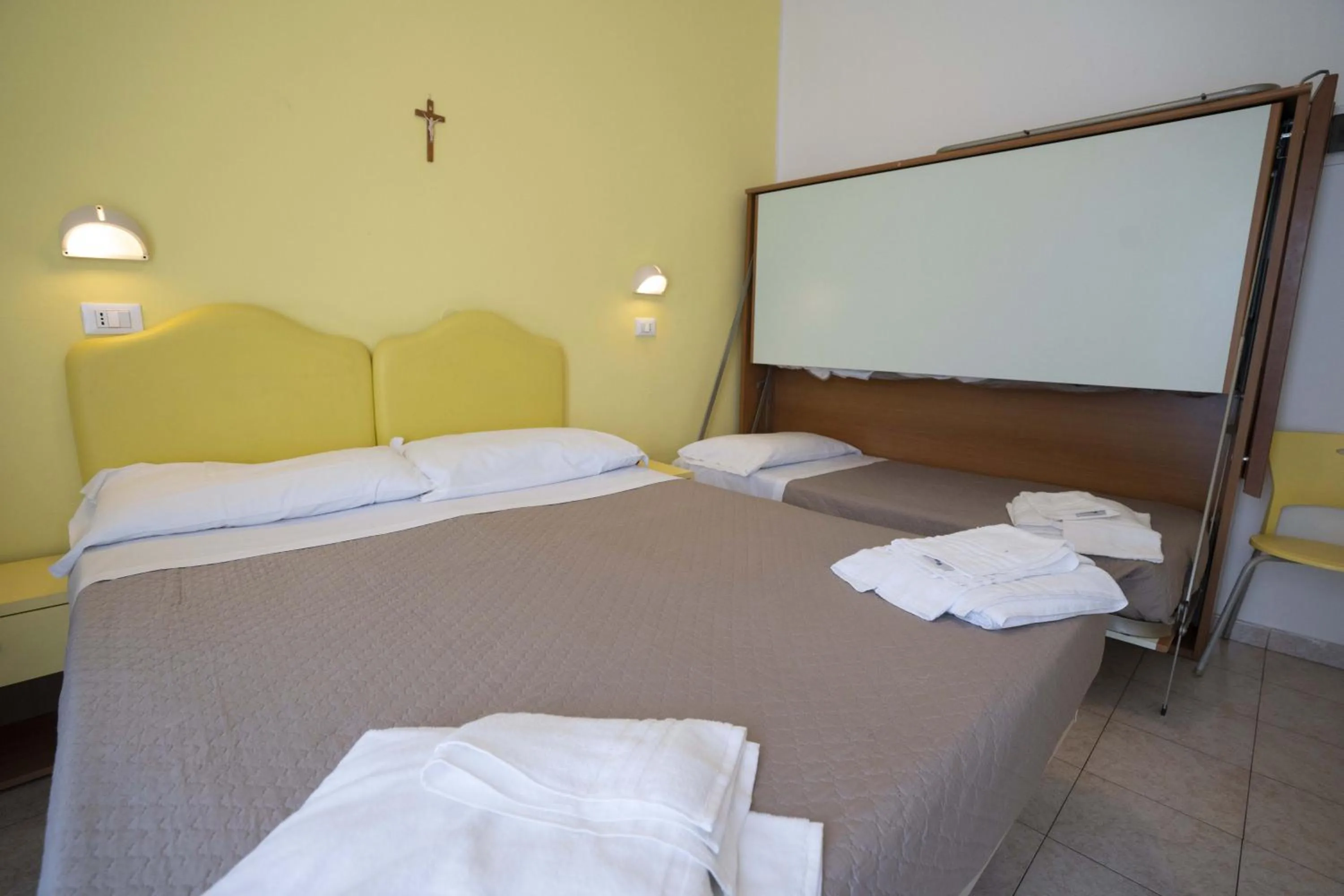 Bedroom, Bed in Hotel Odeon