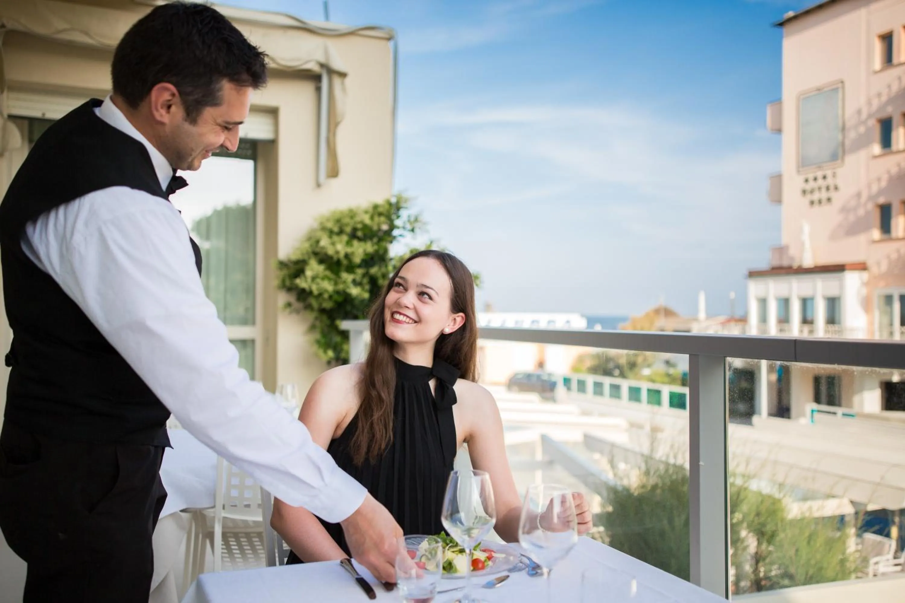 Restaurant/places to eat in Hotel Majestic