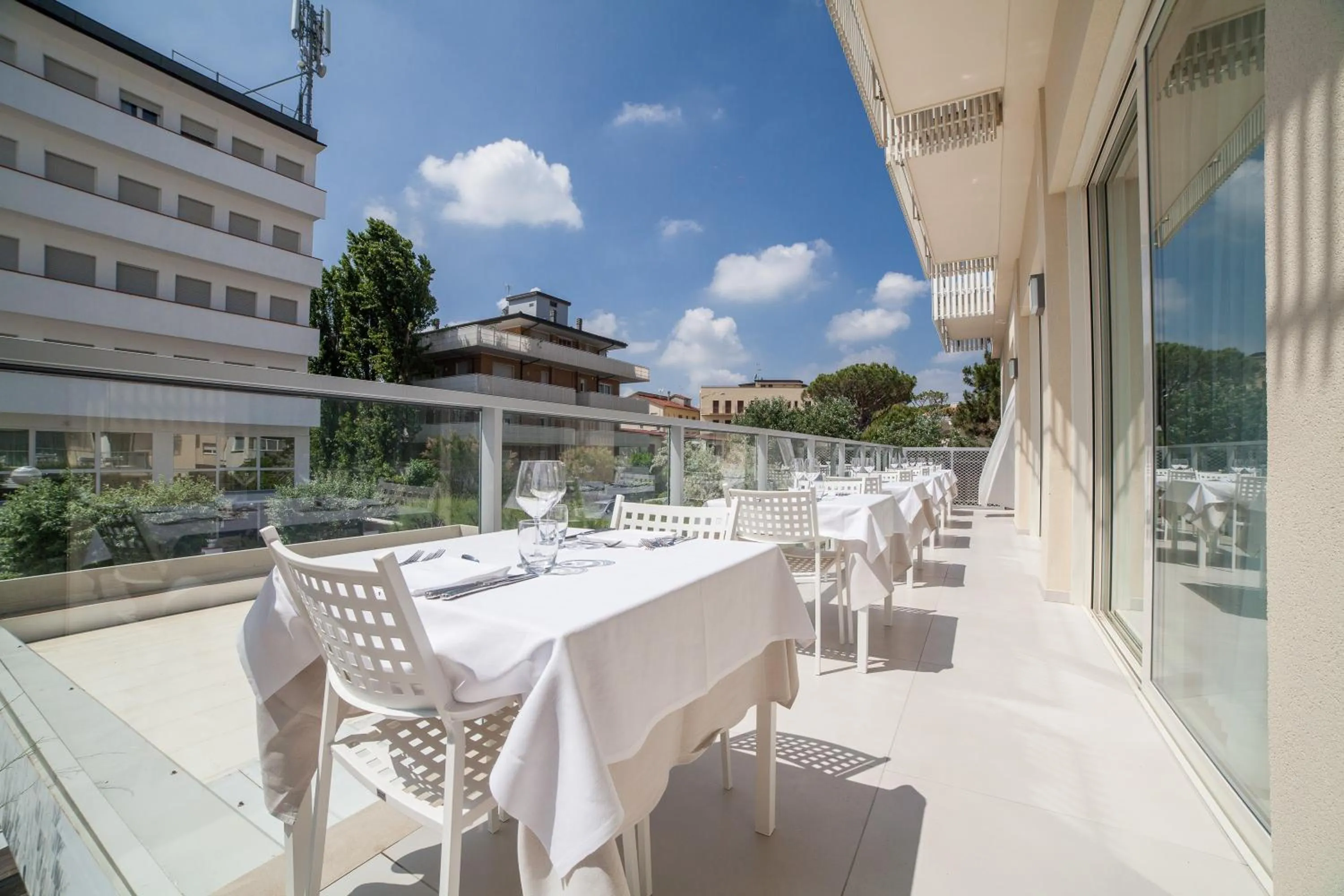 Restaurant/places to eat in Hotel Majestic