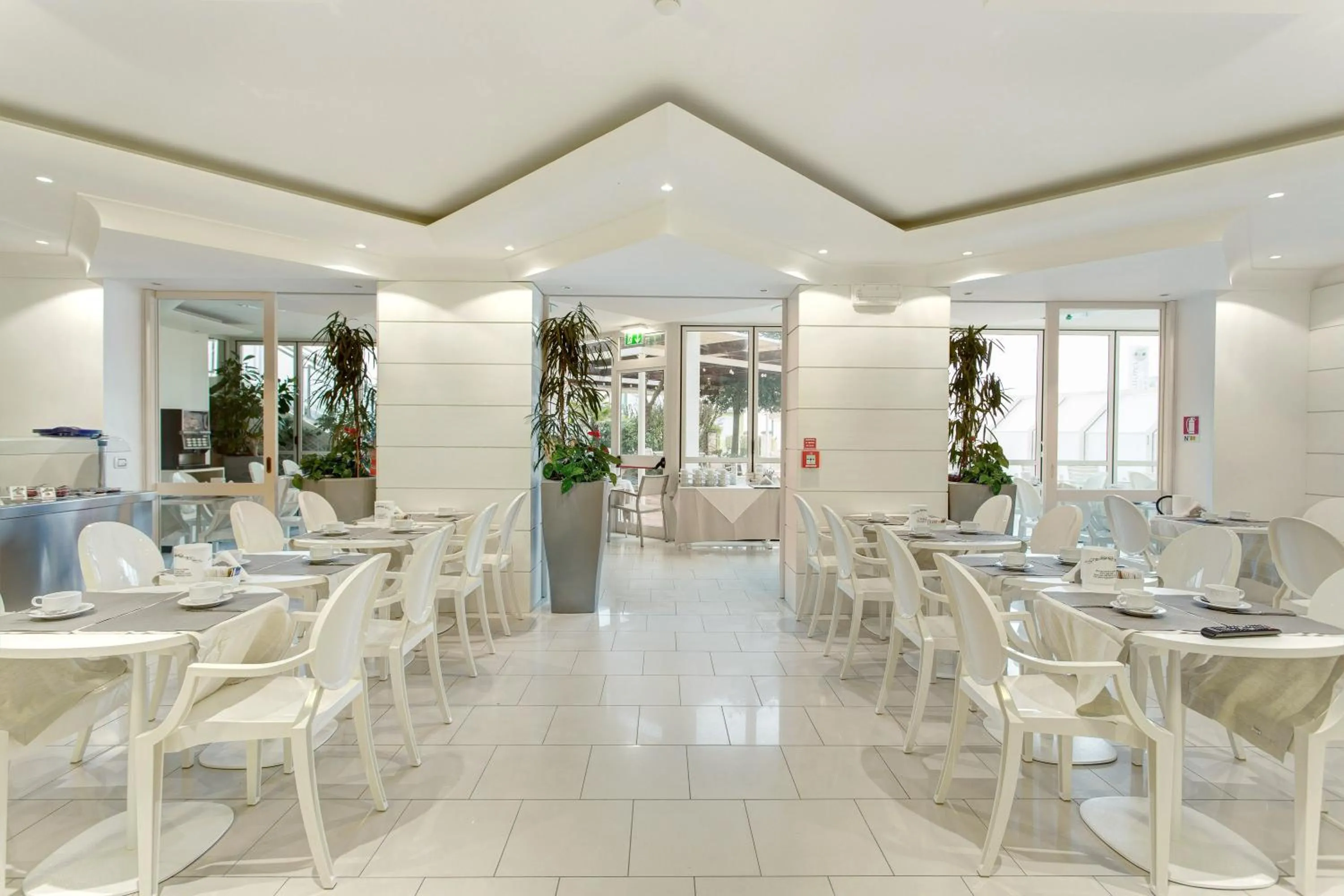 Restaurant/places to eat in Hotel Majestic