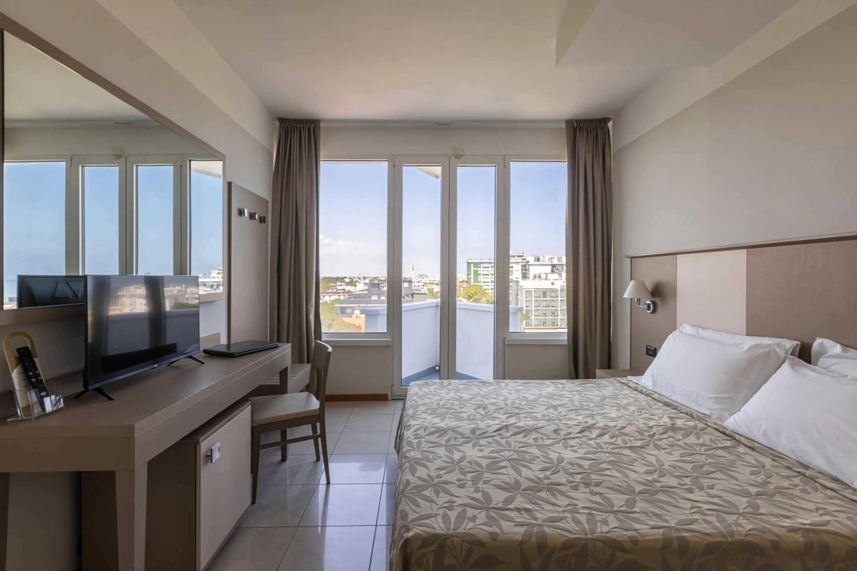 Bedroom, Bed in Hotel Cristallo