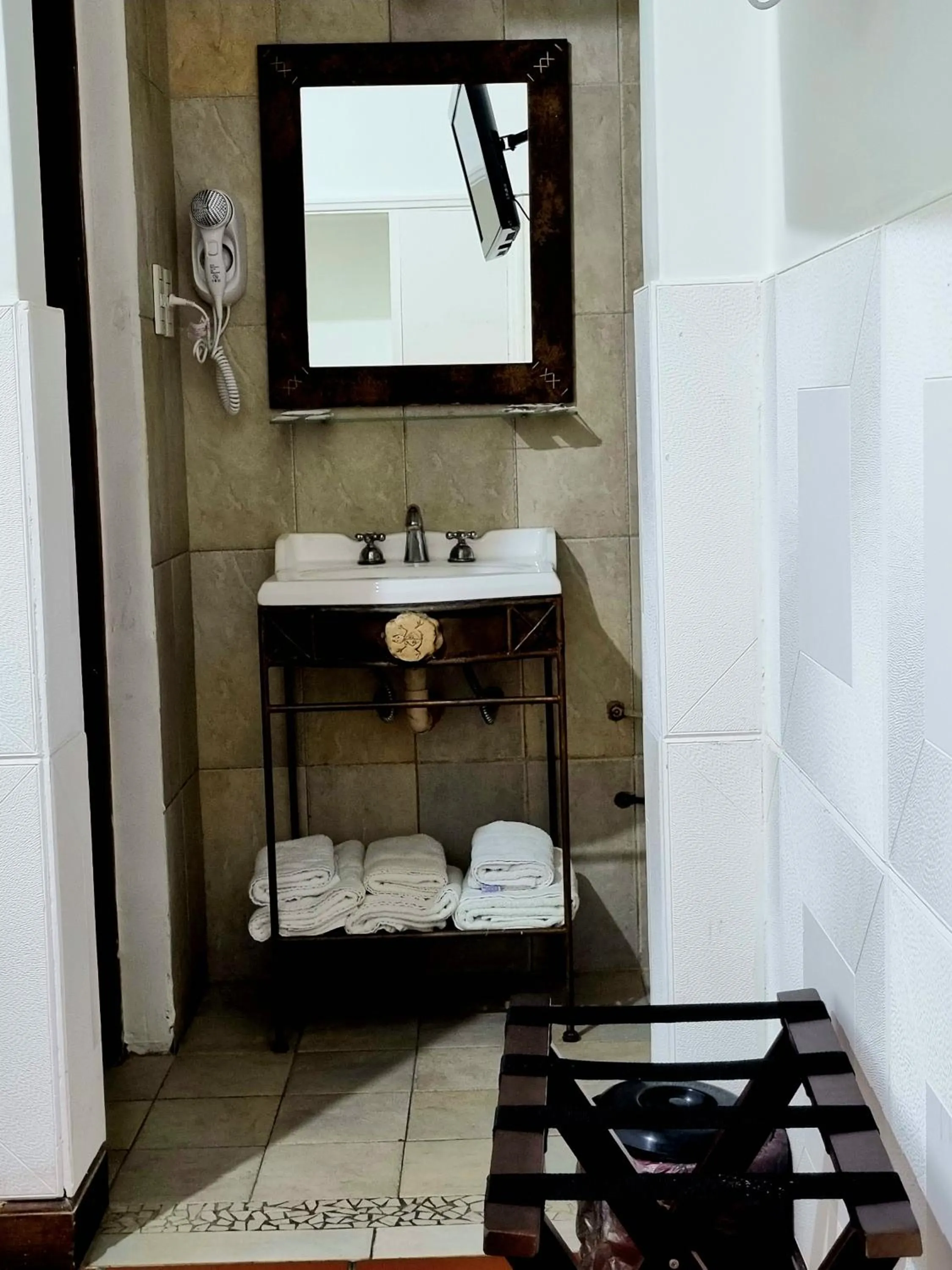 Bathroom in Refugio del Inca