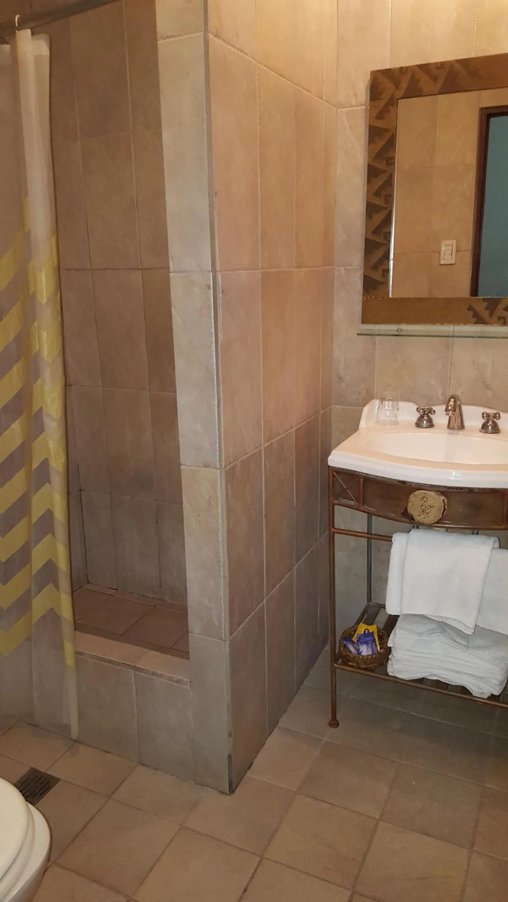 Bathroom in Refugio del Inca