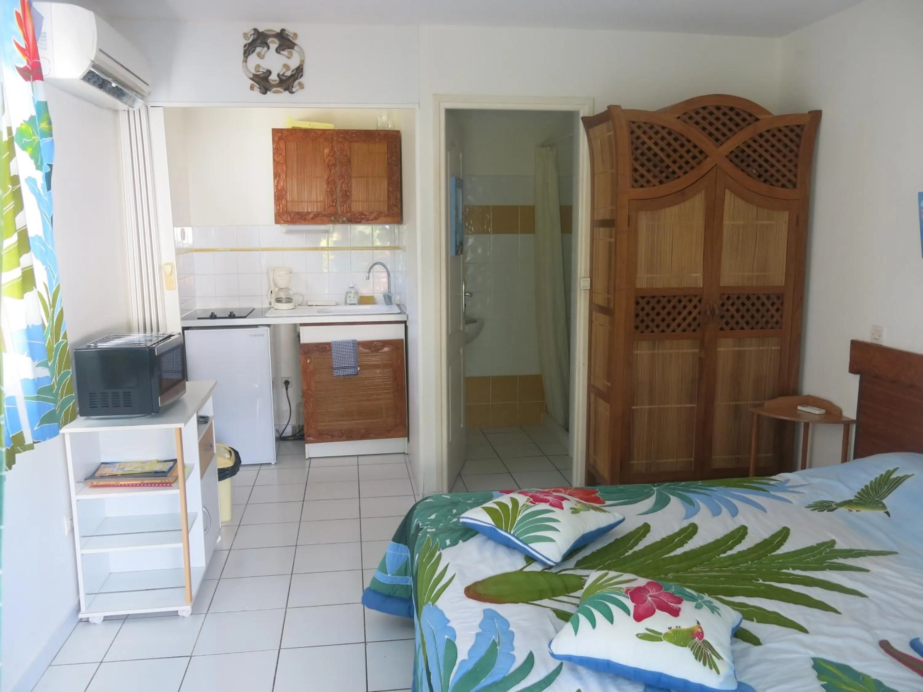 Kitchen or kitchenette, Bed in Résidence des îles
