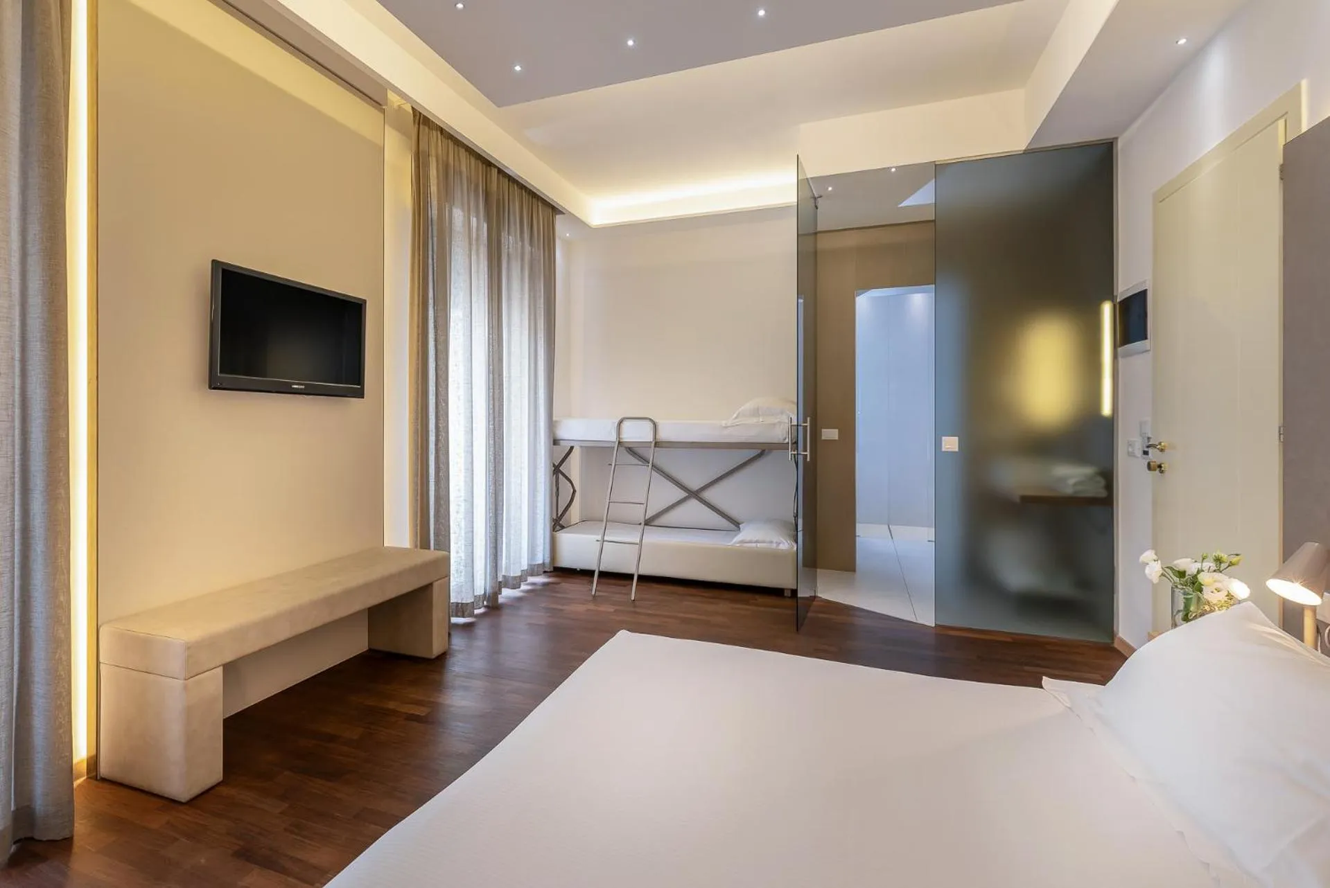 Photo of the whole room, Bed in Hotel Polo