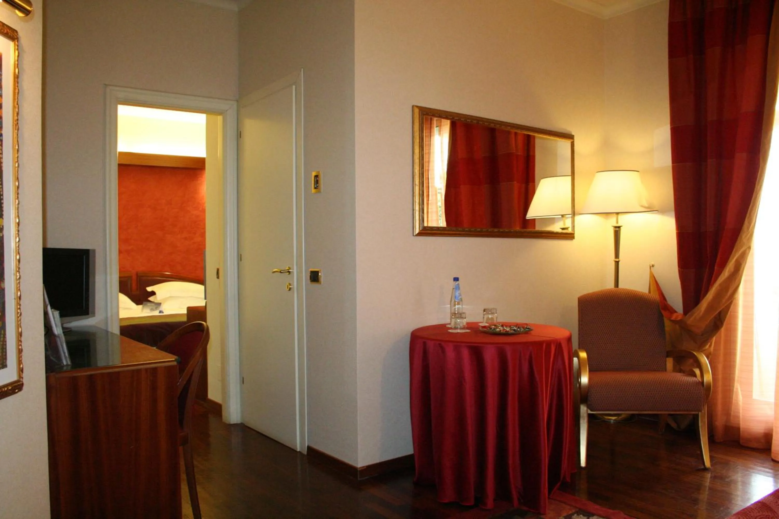 Living room, Bed in Hotel Polo