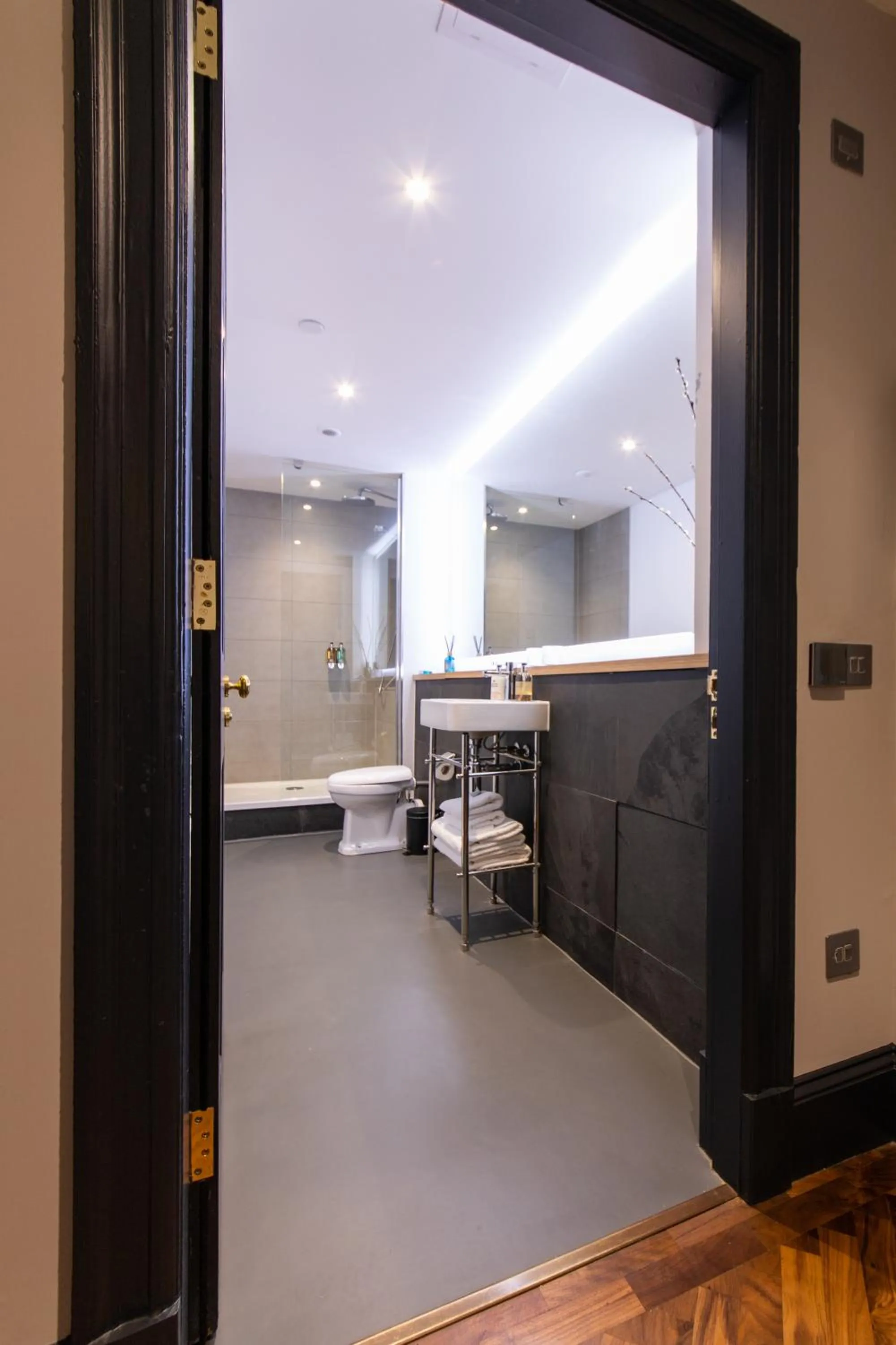 Toilet in Linton Collection - 28 North Bridge