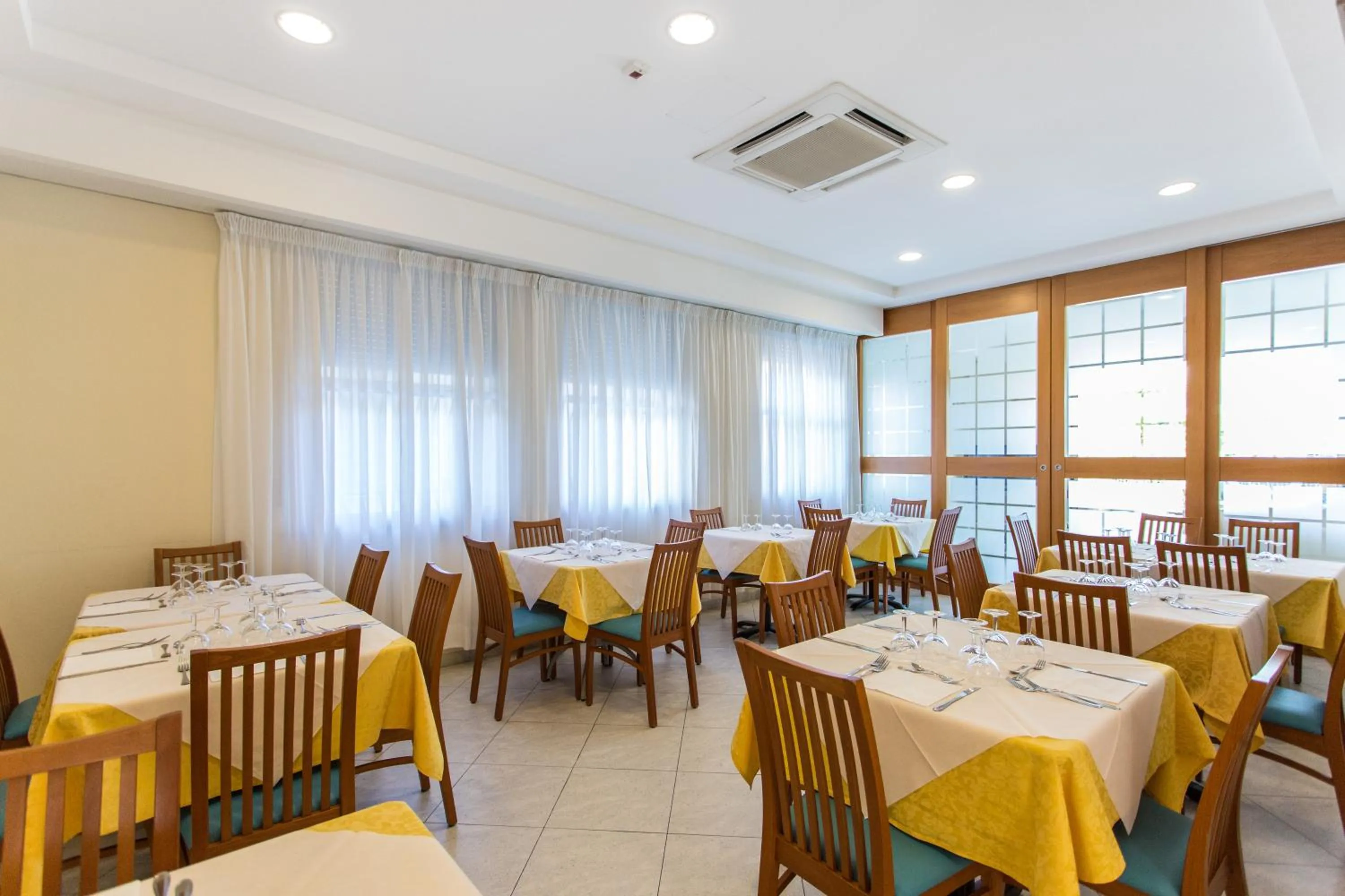 Restaurant/places to eat in Hotel Savana