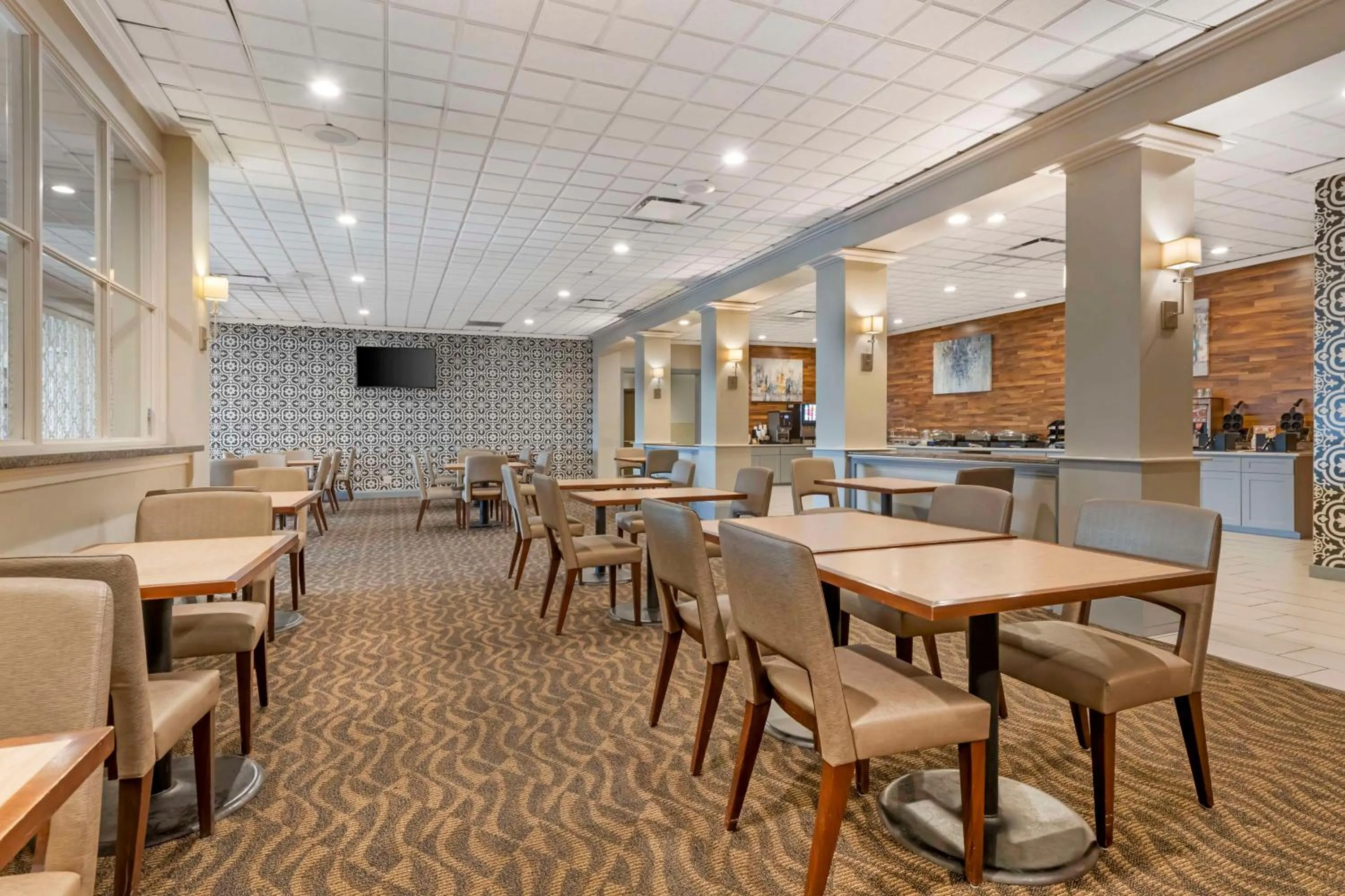 Breakfast in Best Western Brooklyn Center Hotel & Conference Center