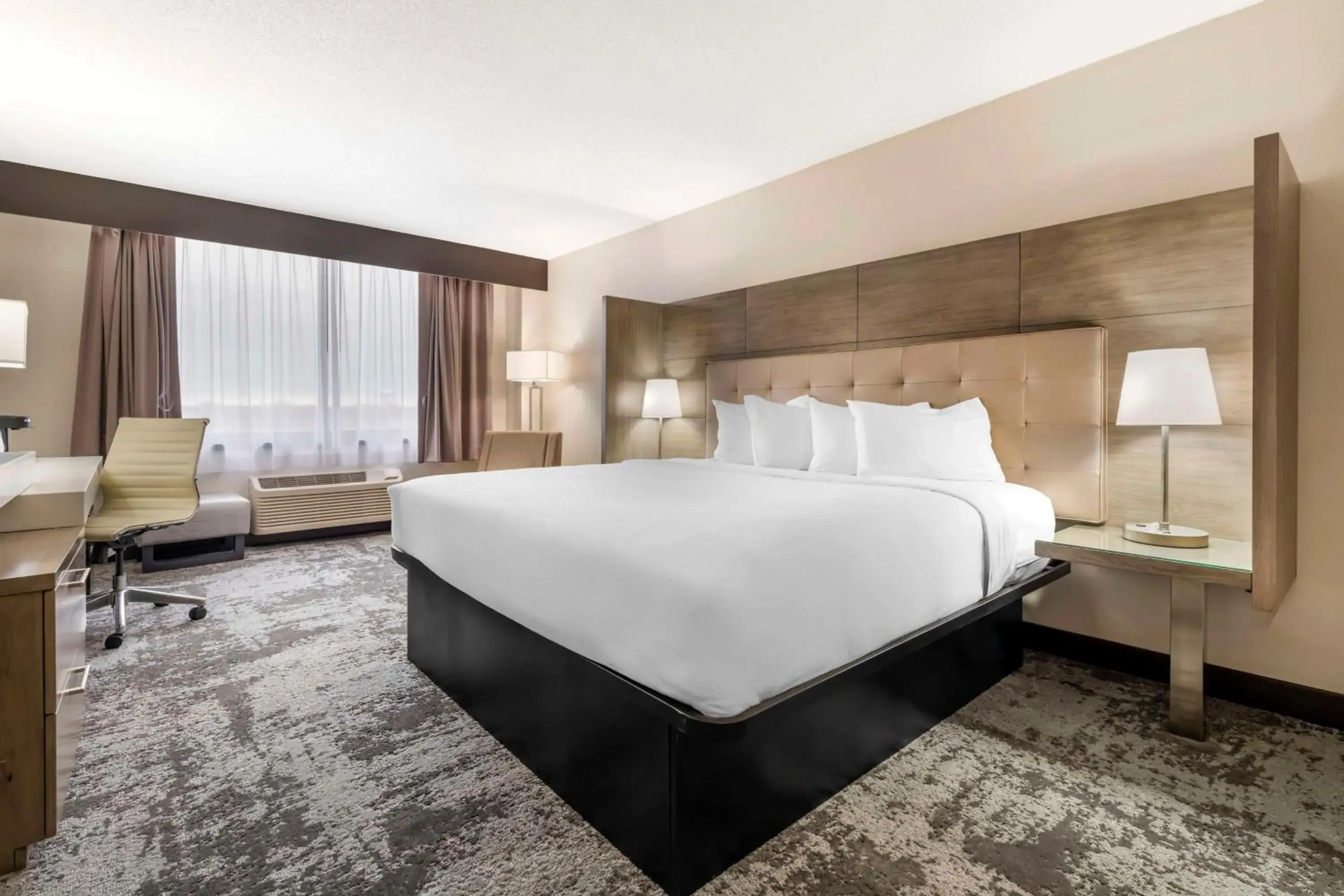 Bedroom, Bed in Best Western Brooklyn Center Hotel & Conference Center Bedroom, Bed in Best Western Brooklyn Center Hotel & Conference Center