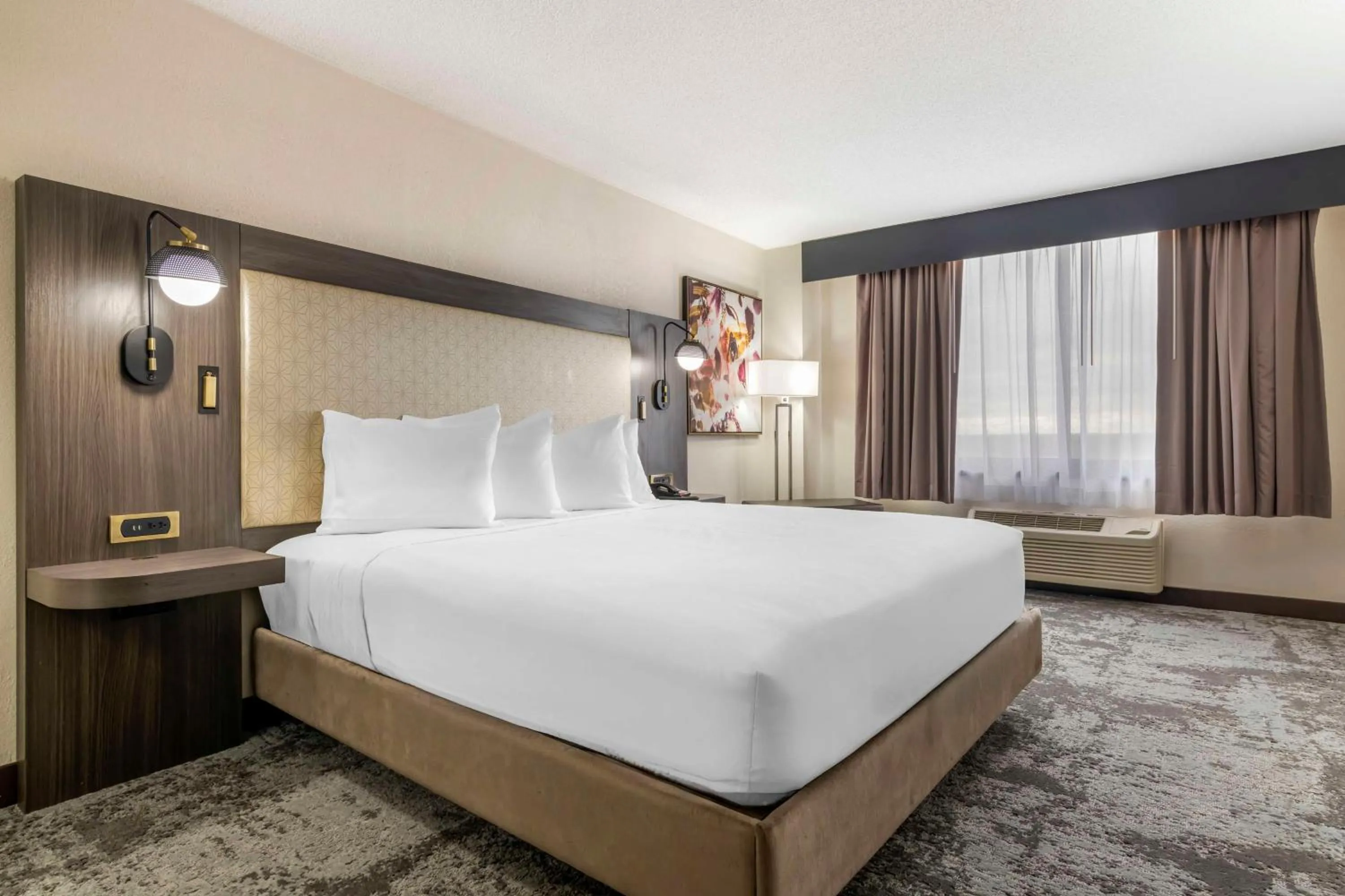 Photo of the whole room, Bed in Best Western Brooklyn Center Hotel & Conference Center