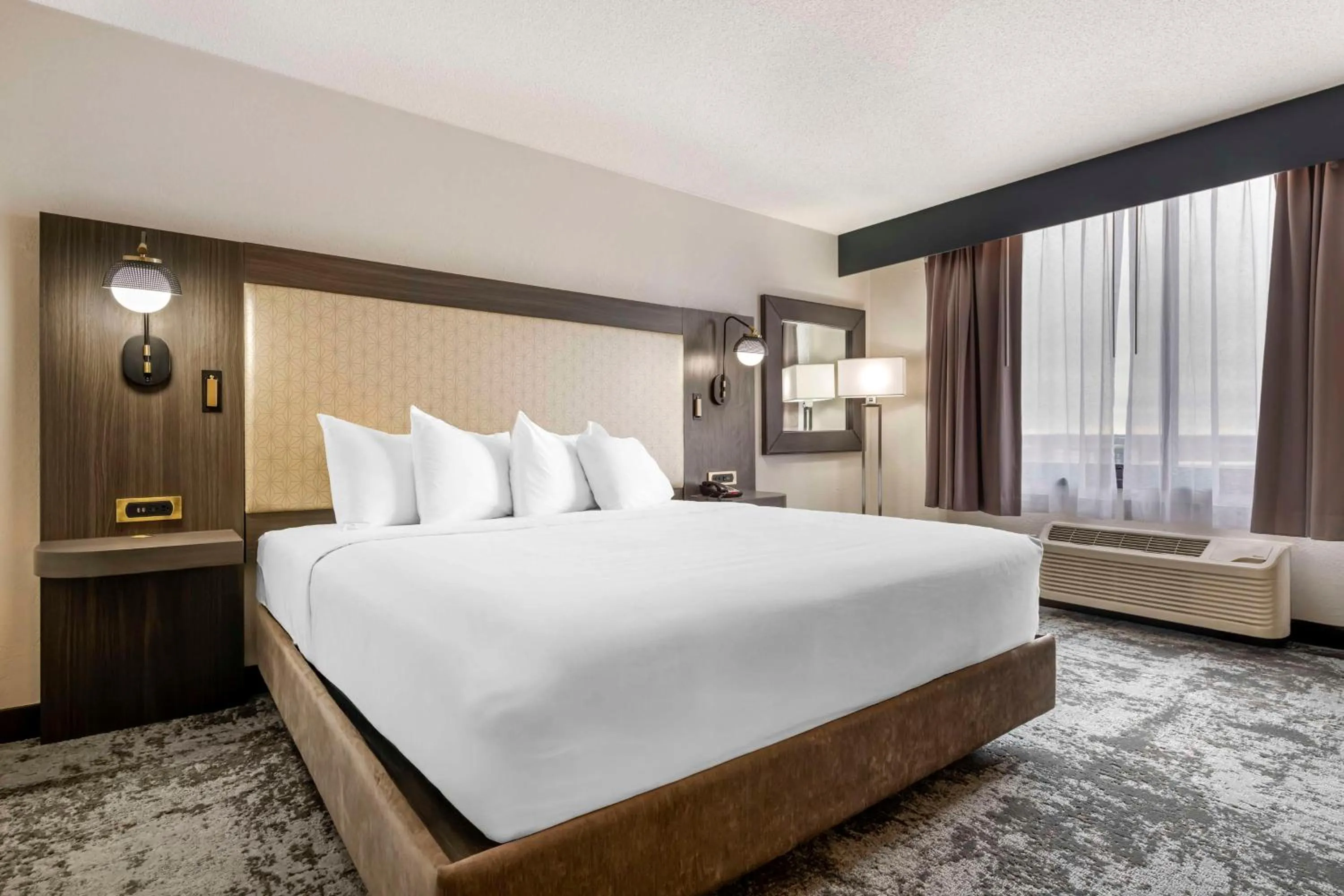 Bedroom, Bed in Best Western Brooklyn Center Hotel & Conference Center