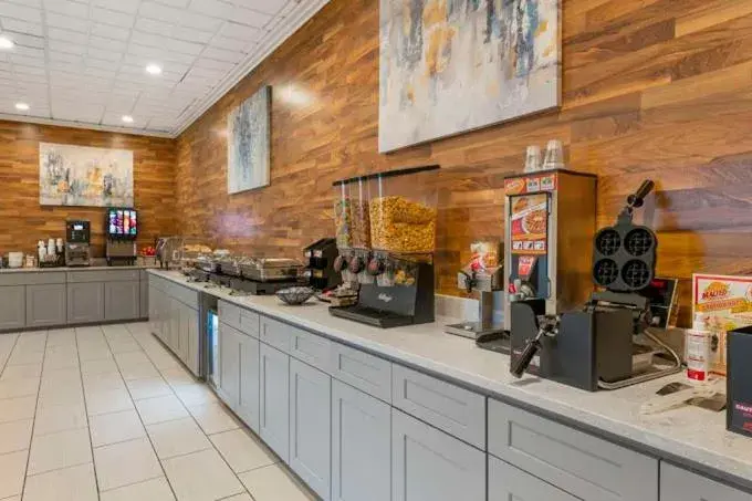 Breakfast in Best Western Brooklyn Center Hotel & Conference Center Breakfast in Best Western Brooklyn Center Hotel & Conference Center