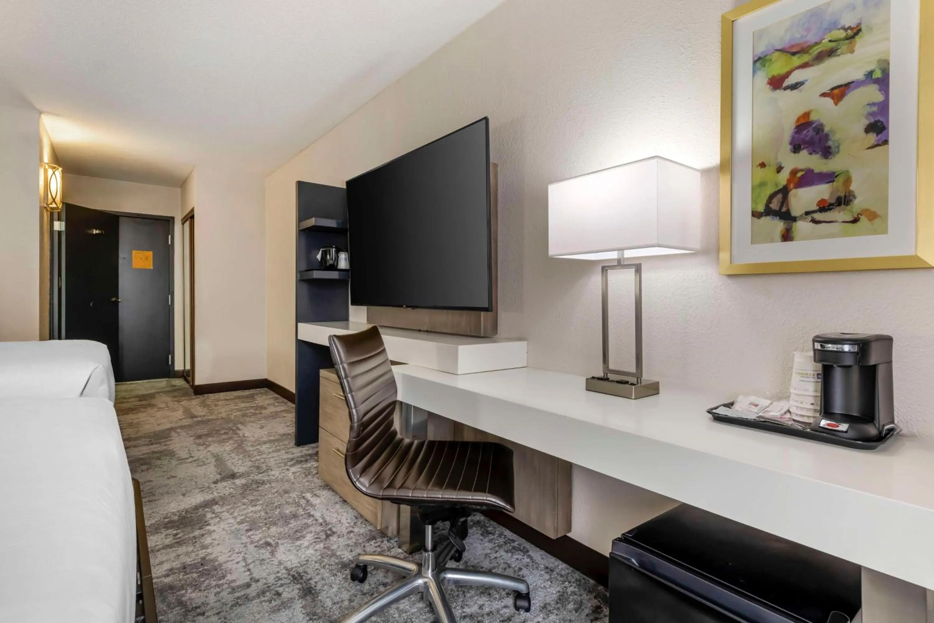 Living room in Best Western Brooklyn Center Hotel & Conference Center