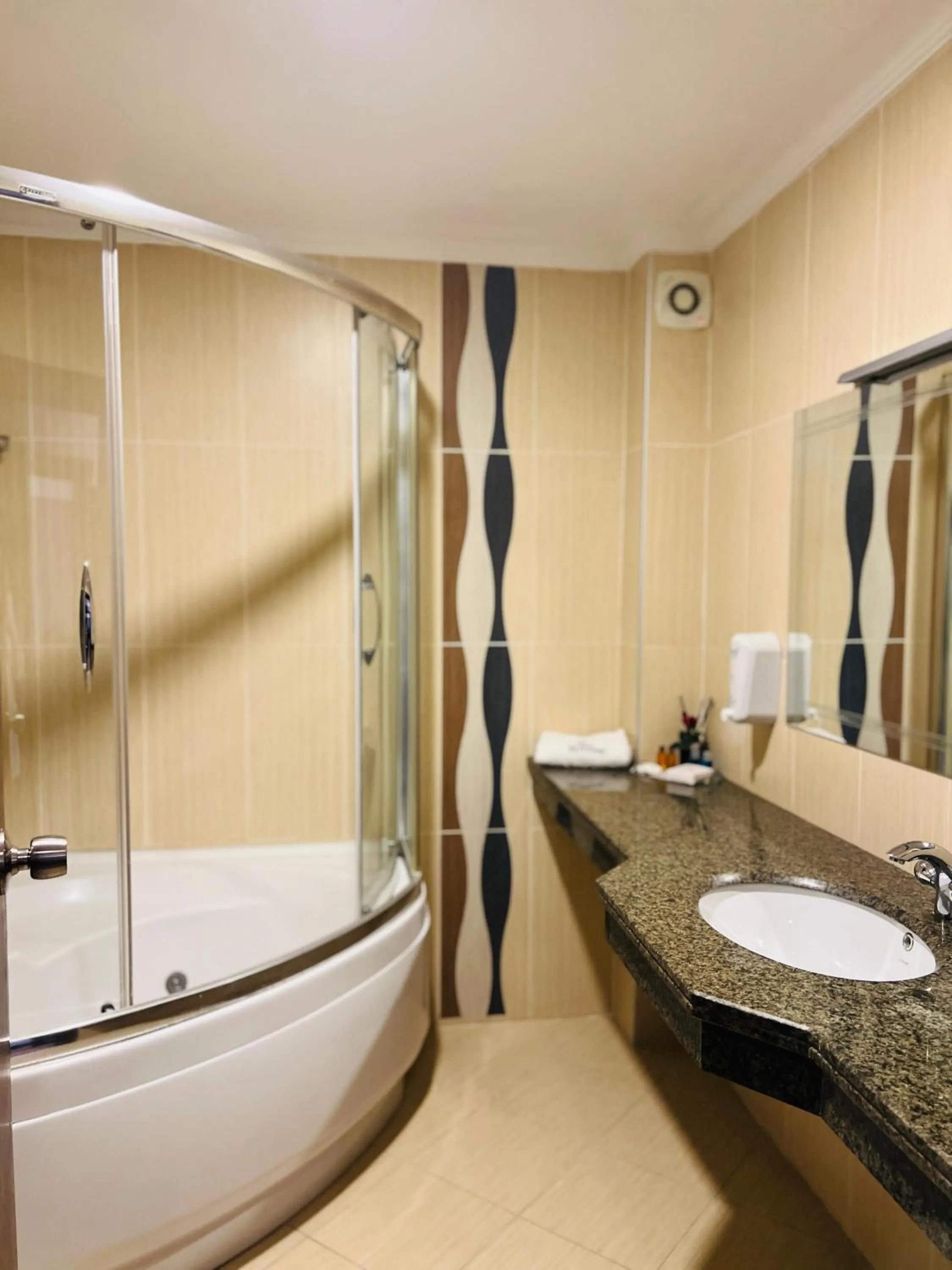 Shower in BM HOTEL City