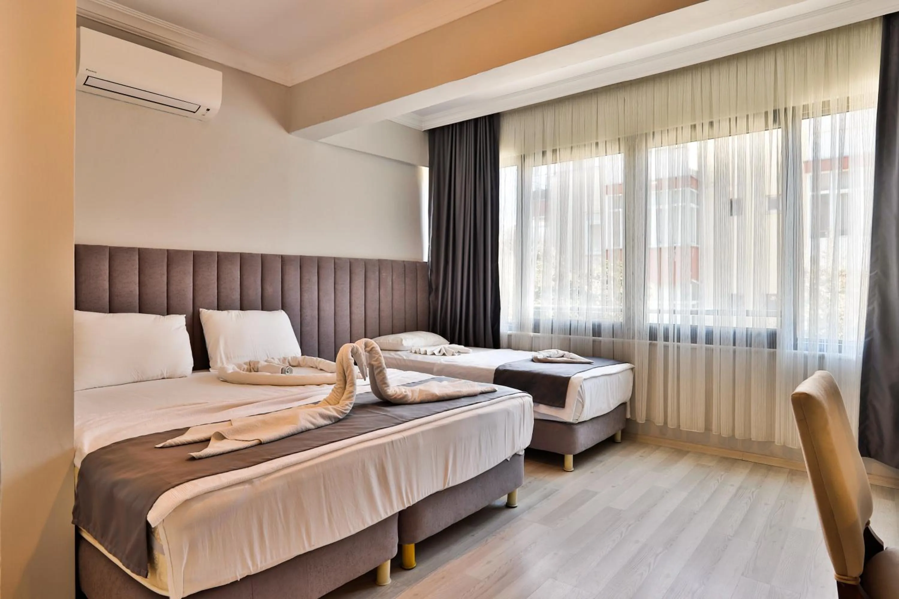 Photo of the whole room, Bed in Side Güneş Otel