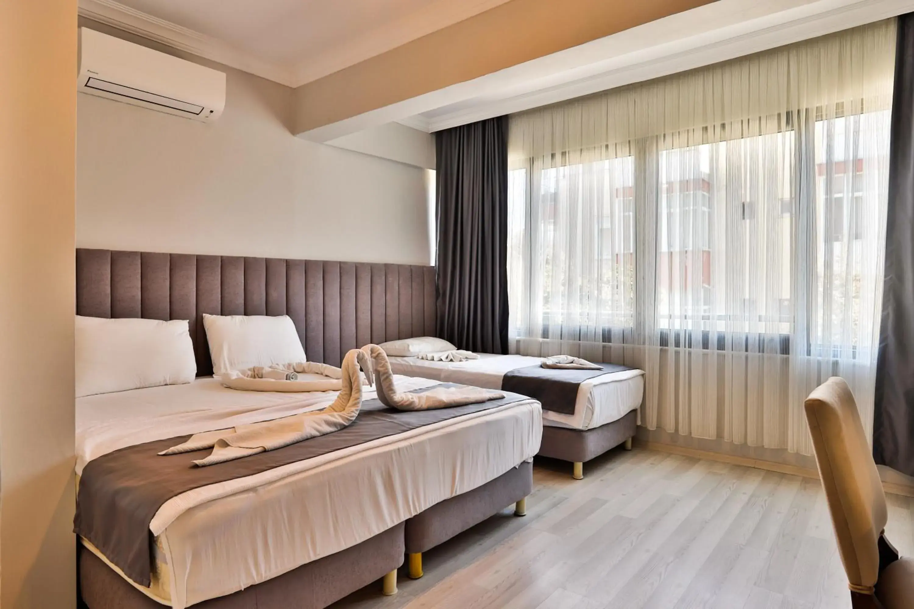 Photo of the whole room, Bed in Side Güneş Otel Photo of the whole room, Bed in Side Güneş Otel
