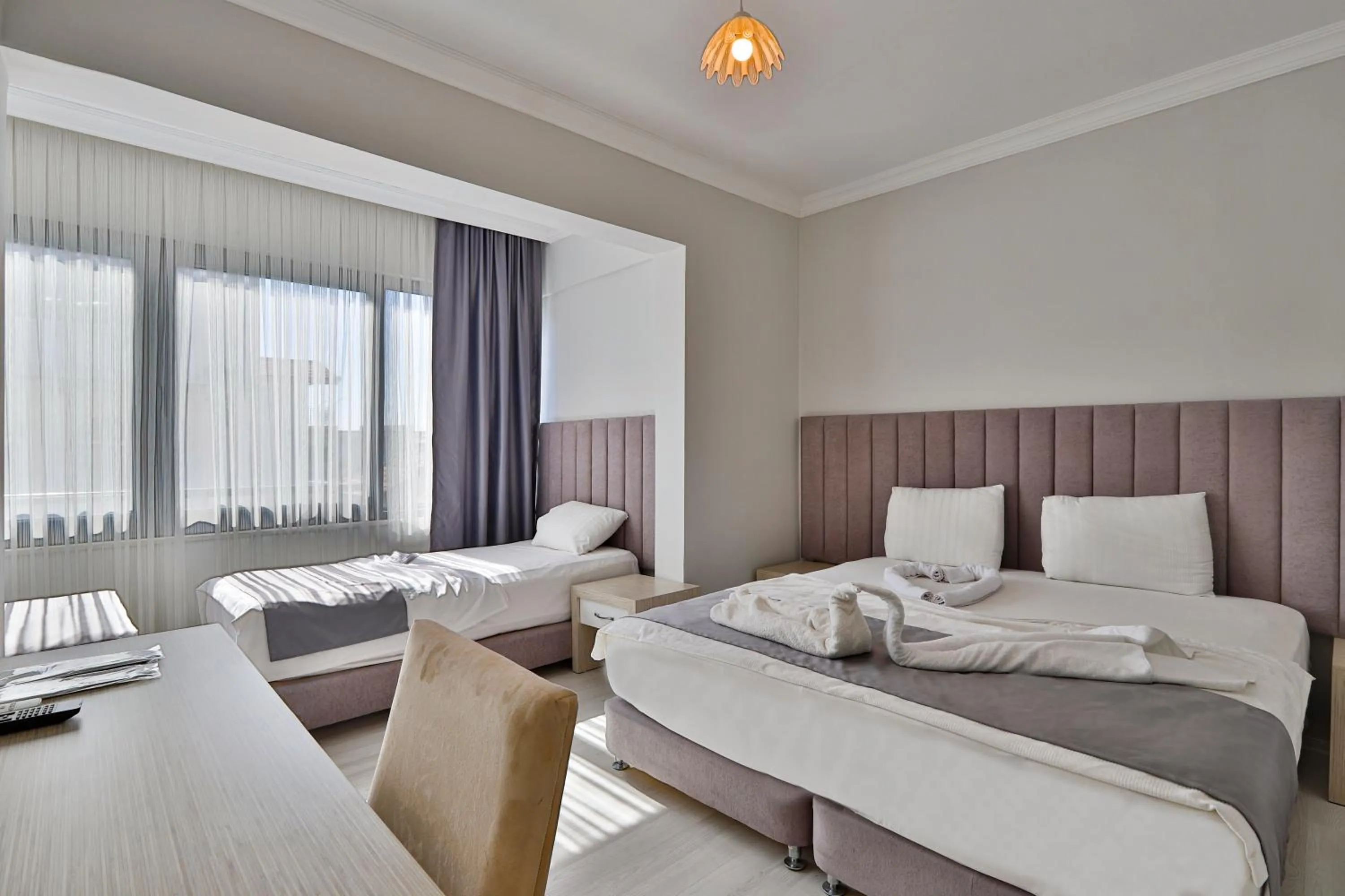 Photo of the whole room, Bed in Side Güneş Otel