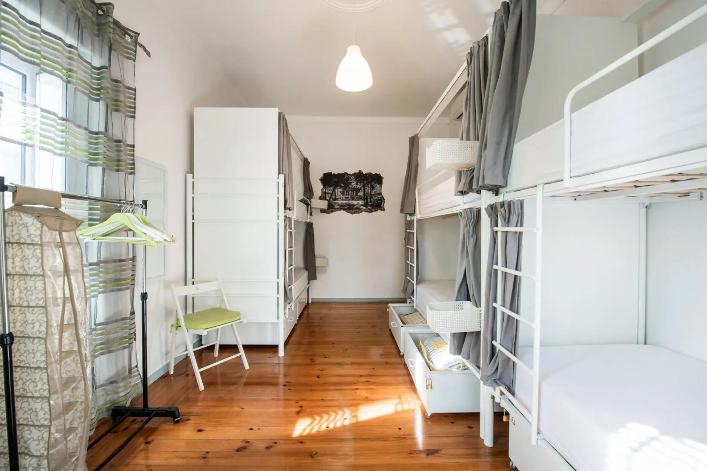 Bed in 6-Bed Mixed Dormitory Room in Loulé Coreto Hostel Bed in 6-Bed Mixed Dormitory Room in Loulé Coreto Hostel