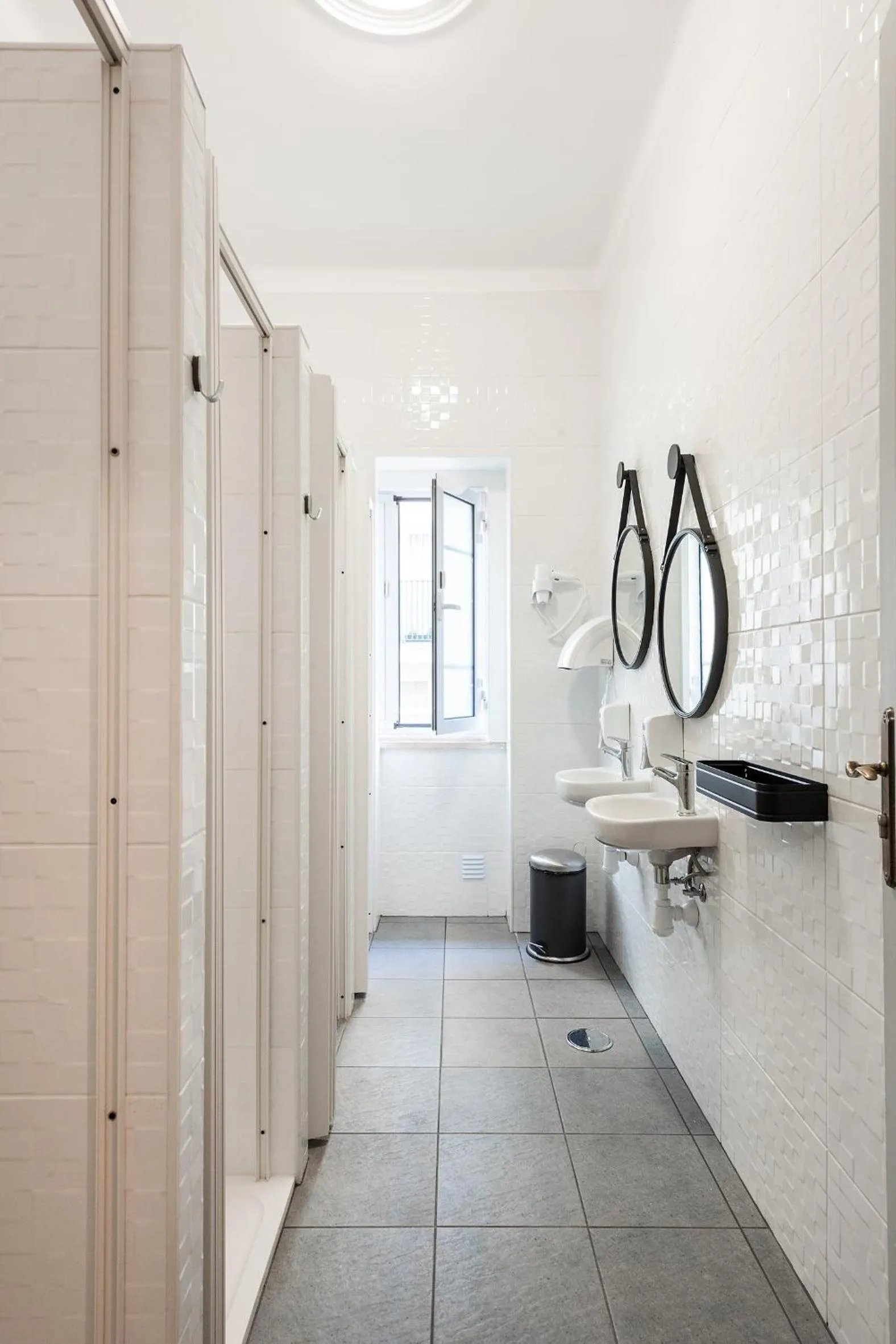 Bathroom in Loulé Coreto Hostel