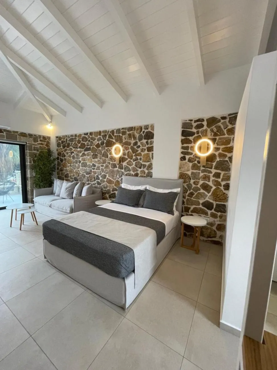 Trocadero Ermioni Suites
