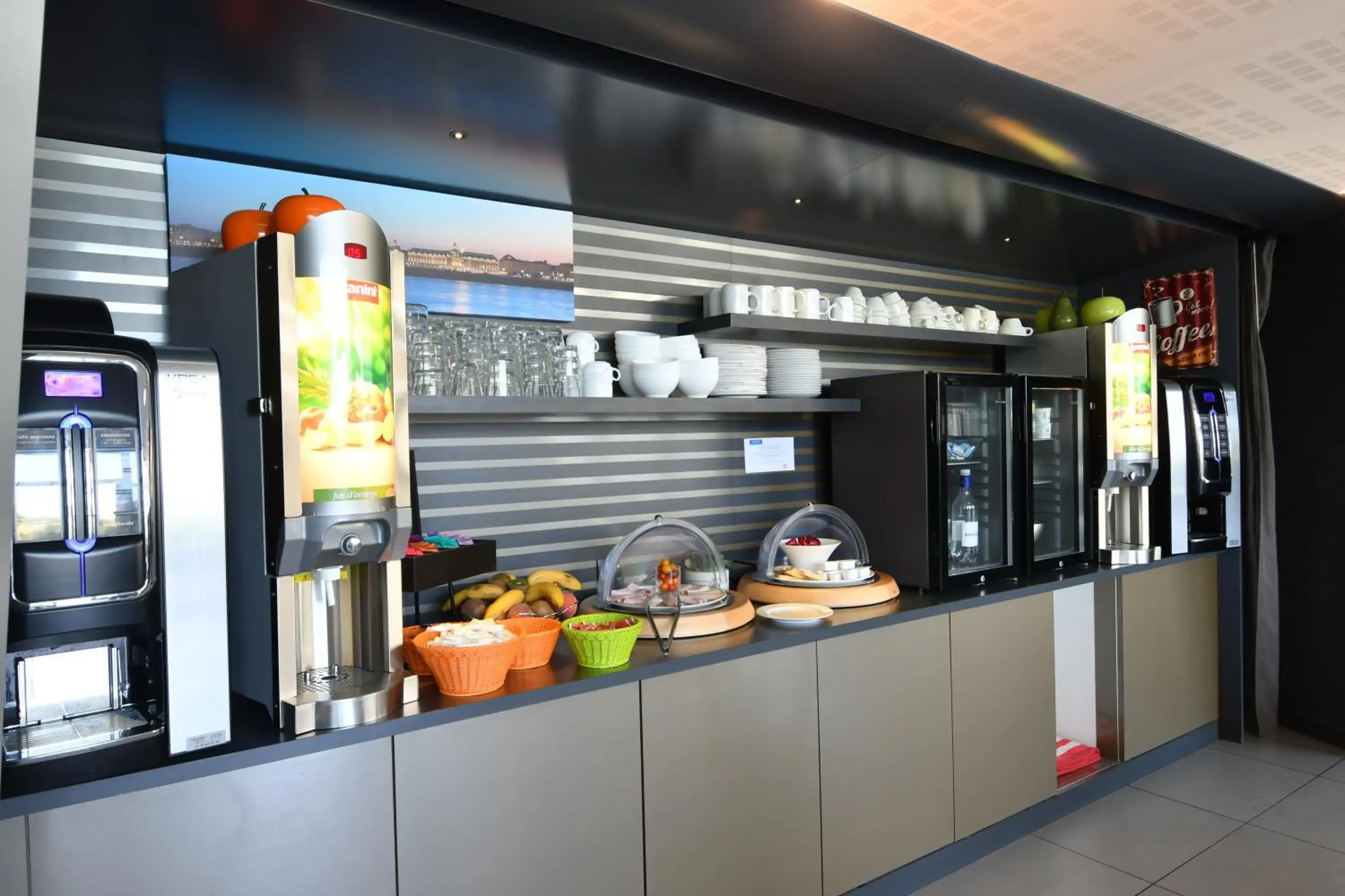 Buffet breakfast in Appart-Hôtel Mer & Golf City Bordeaux - Bruges Buffet breakfast in Appart-Hôtel Mer & Golf City Bordeaux - Bruges