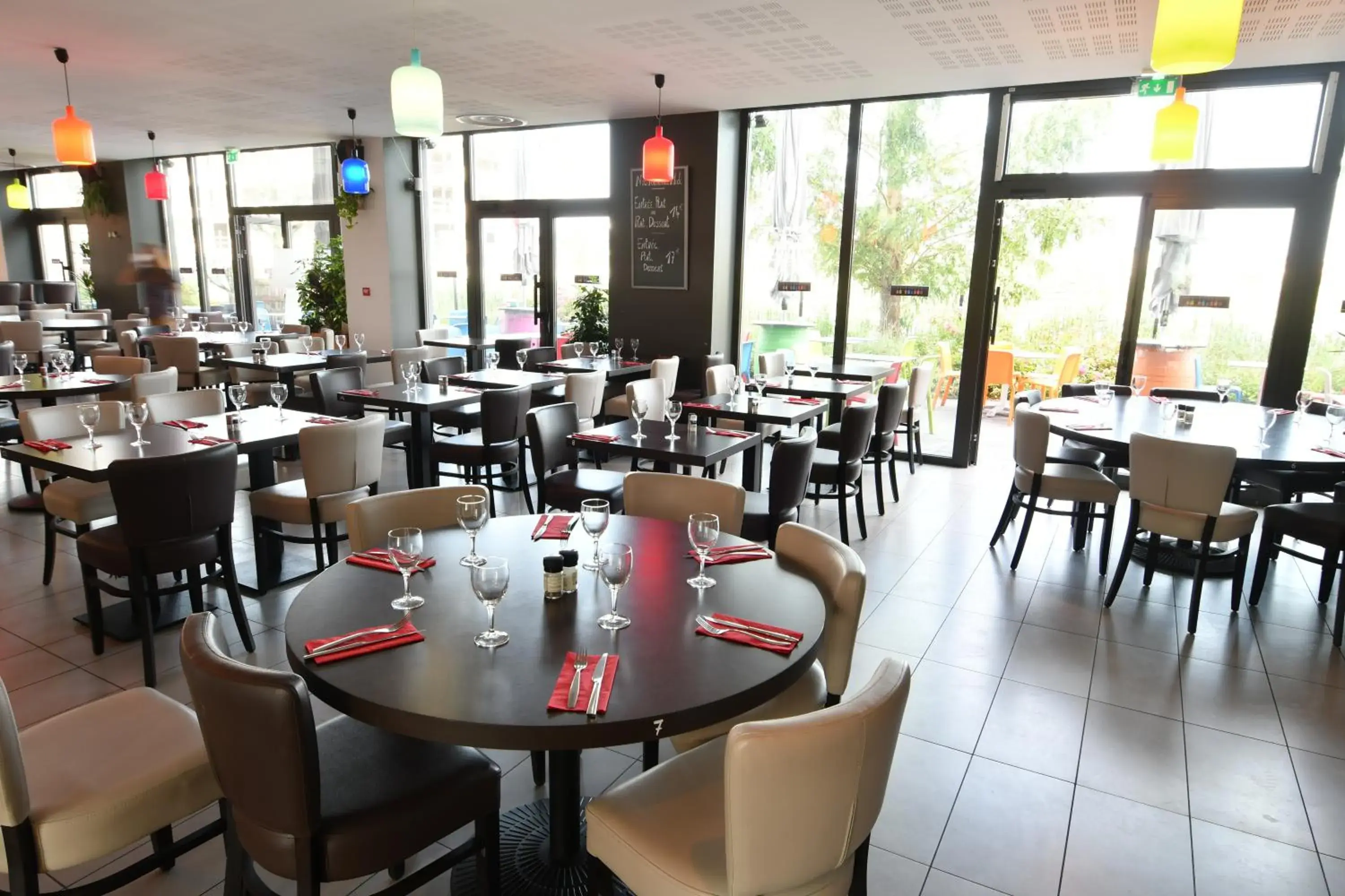 Restaurant/places to eat in Appart-Hôtel Mer & Golf City Bordeaux - Bruges Restaurant/places to eat in Appart-Hôtel Mer & Golf City Bordeaux - Bruges