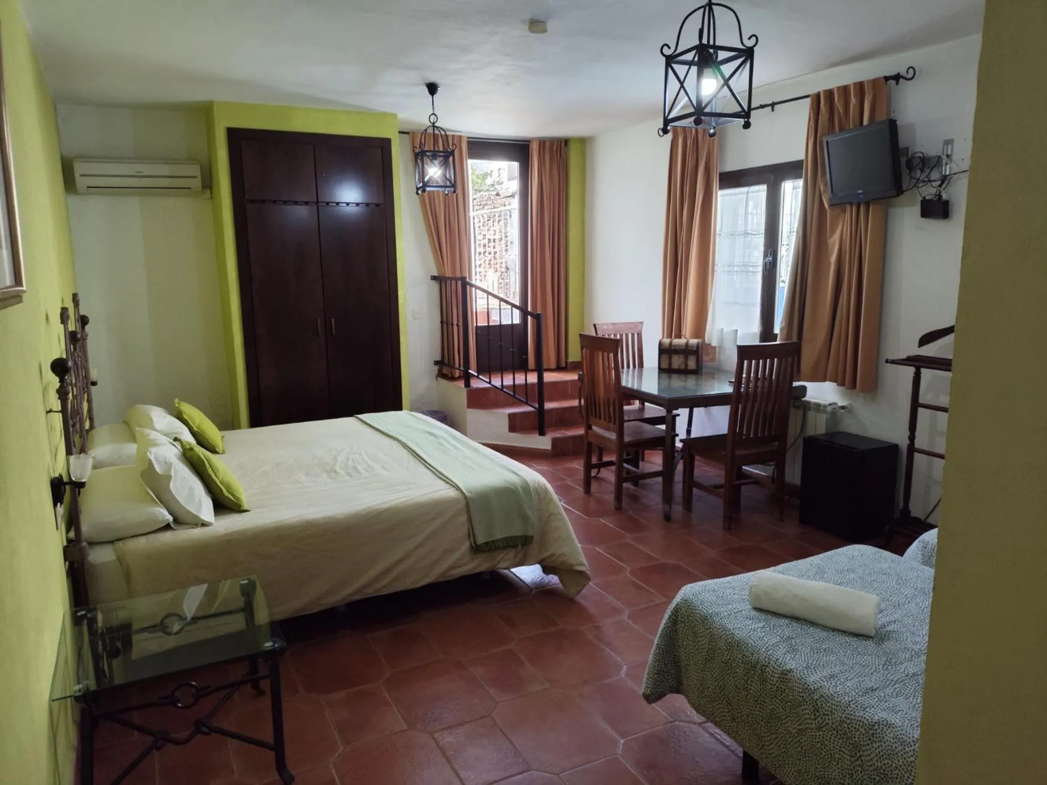 Bed in Hotel Rural La Posada de las Cigüeñas