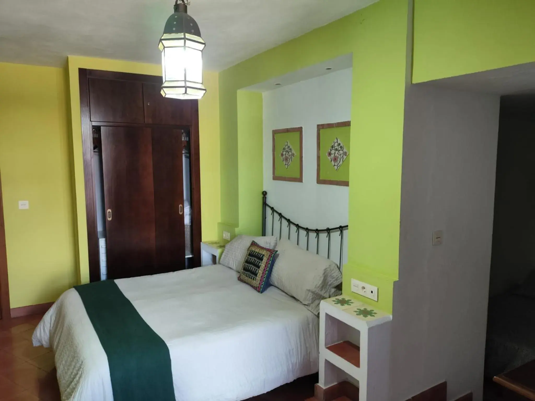 Comfort Triple Room with Shower - single occupancy in Hotel Rural La Posada de las Cigüeñas Comfort Triple Room with Shower - single occupancy in Hotel Rural La Posada de las Cigüeñas