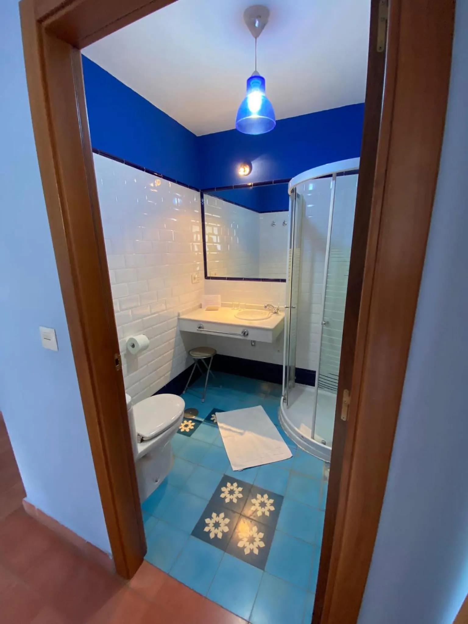 Bathroom, Bed in Hotel Rural La Posada de las Cigüeñas