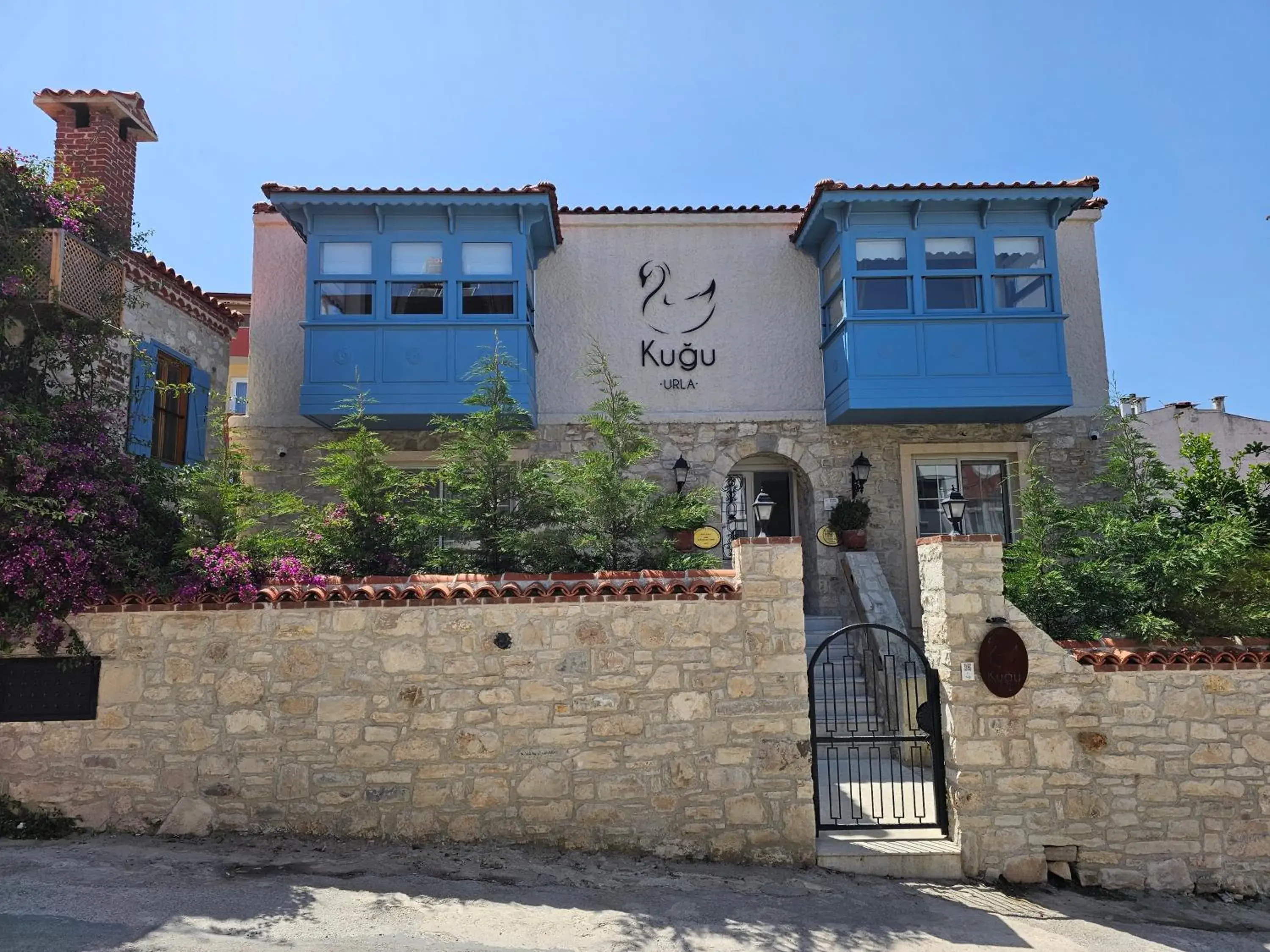 Property building in Kuğu Urla Property building in Kuğu Urla