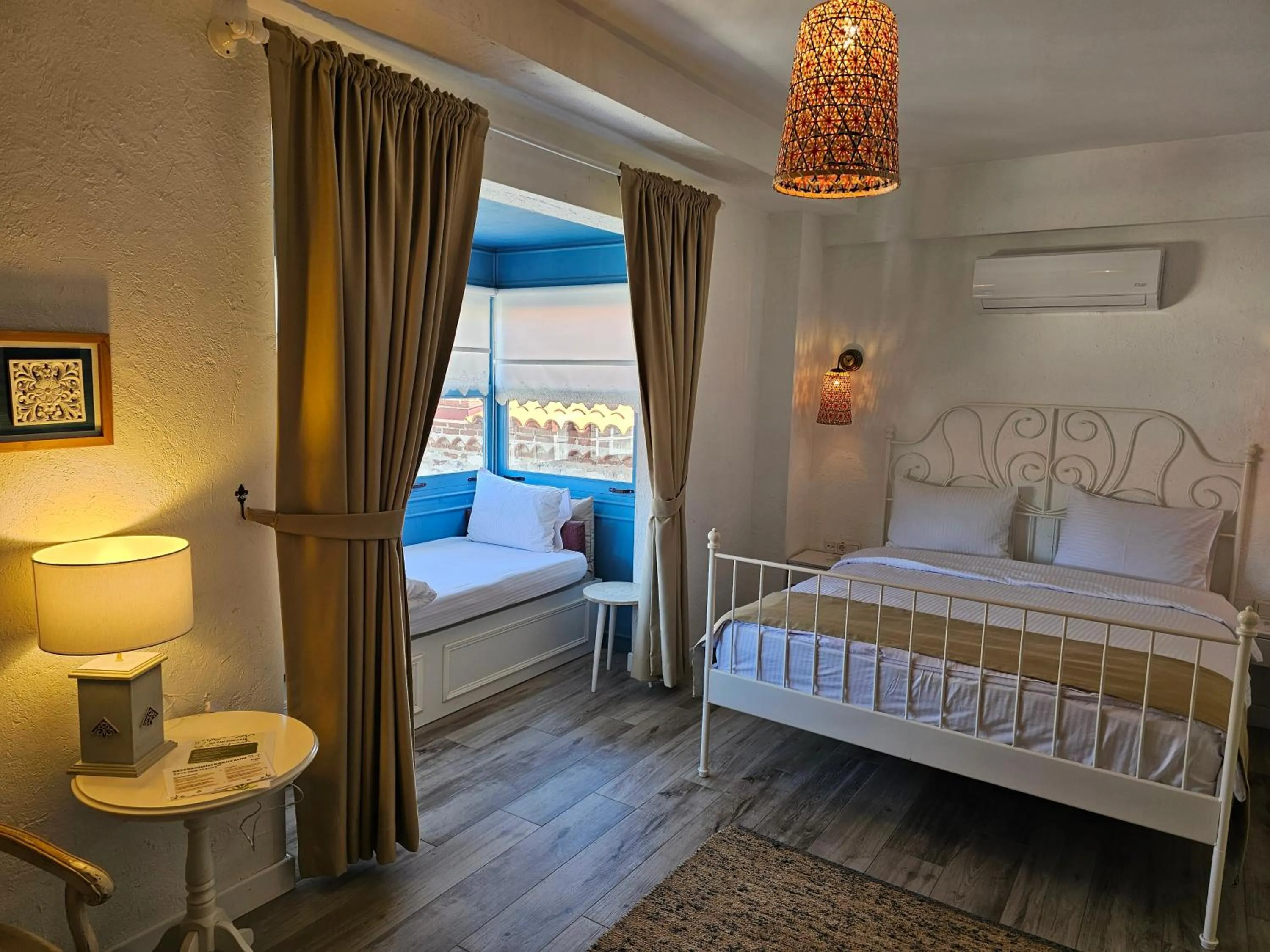 Photo of the whole room, Bed in Kuğu Urla