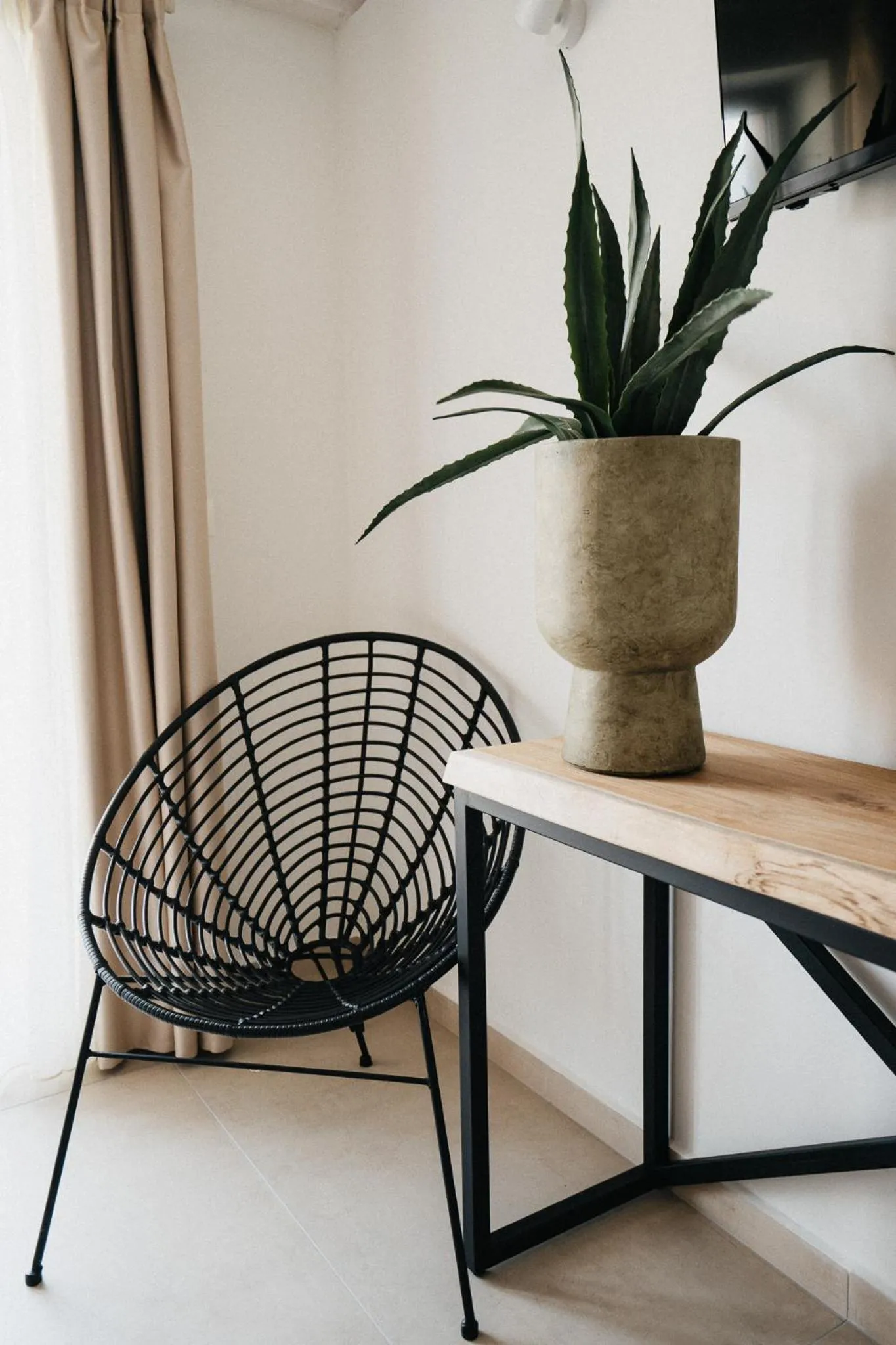 Seating area in Funtuki Seaside Apartments