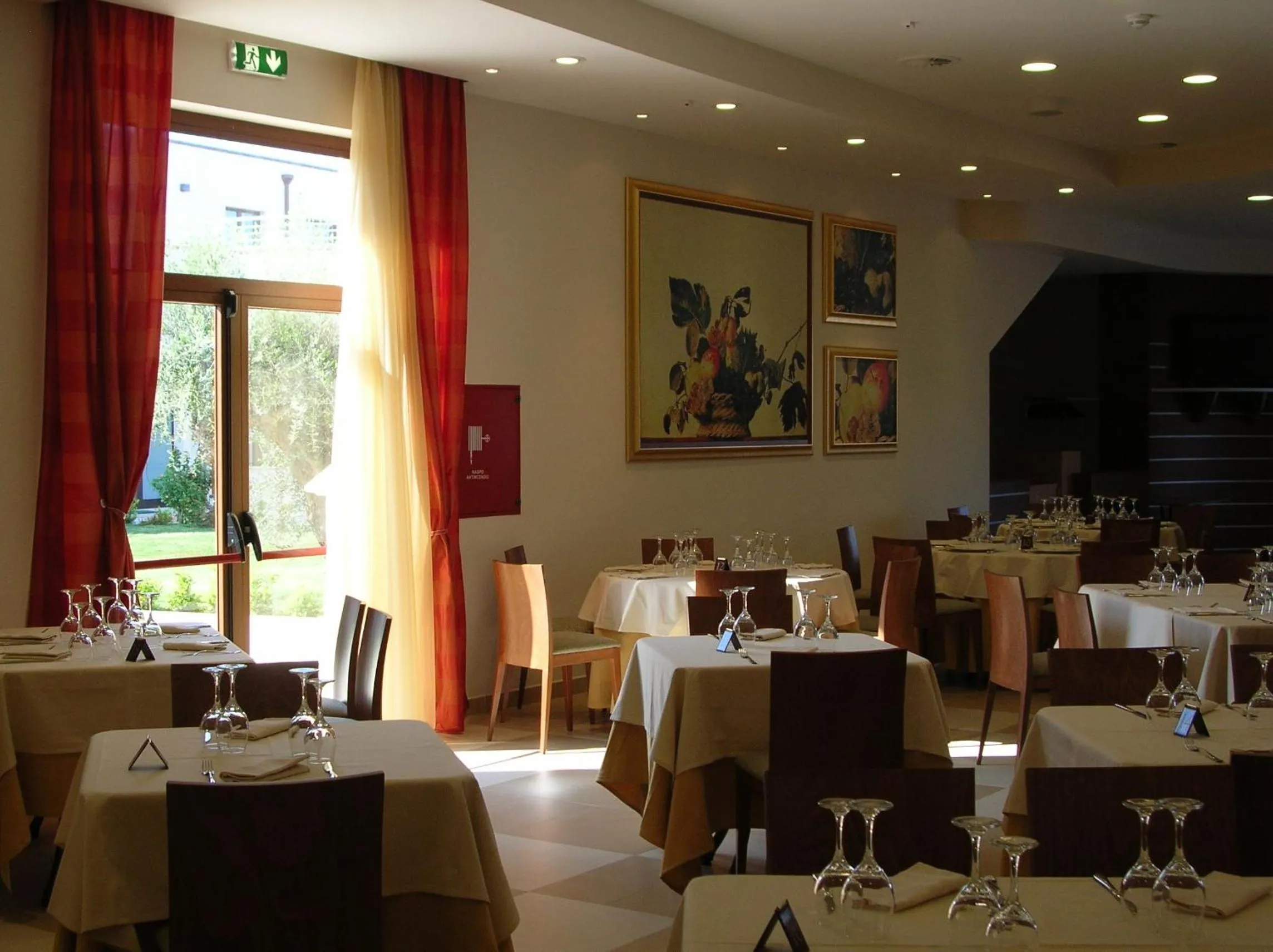 Restaurant/places to eat in Hermes Hotel