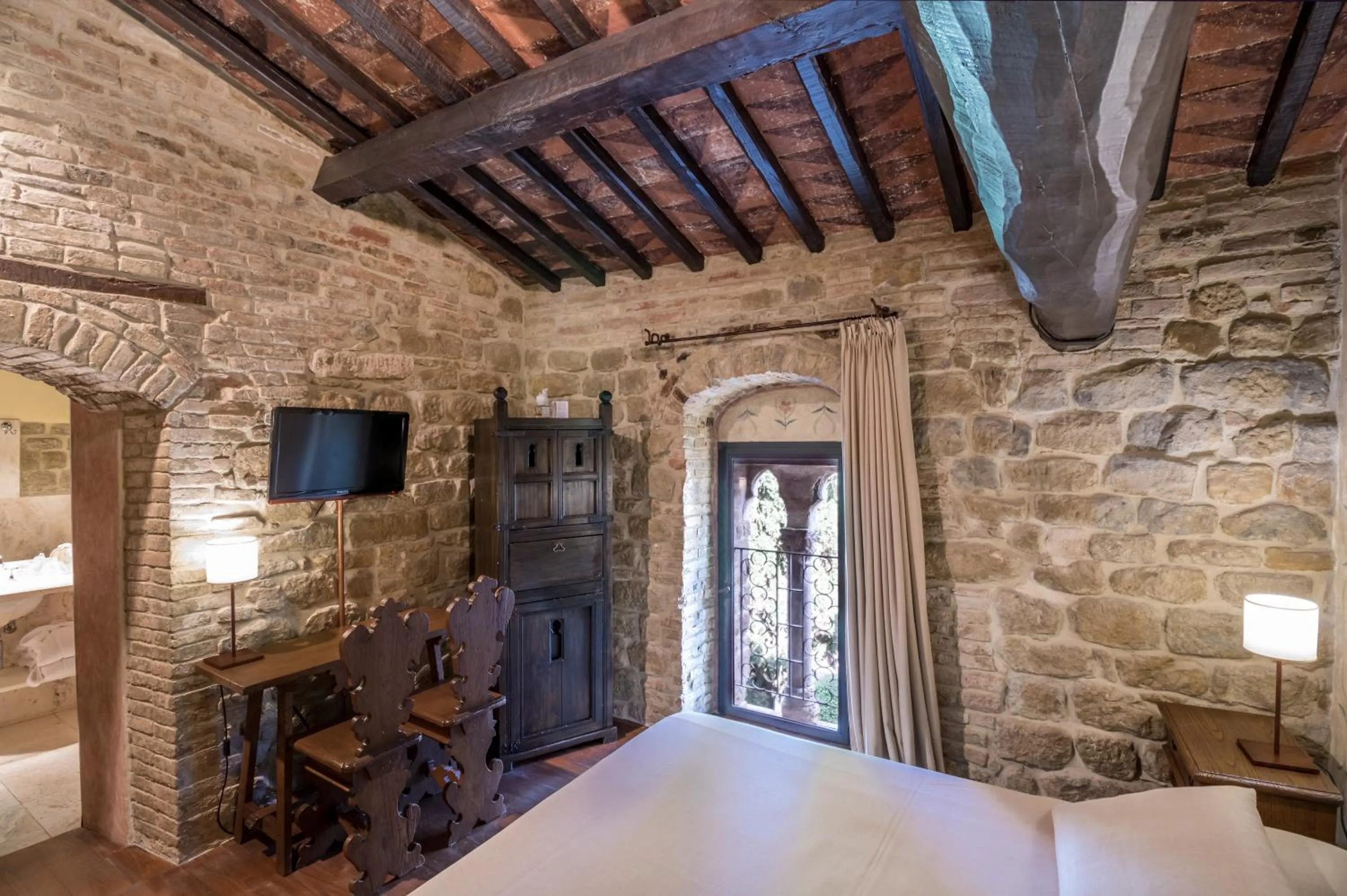 Photo of the whole room, Bed in Castello Di Monterone